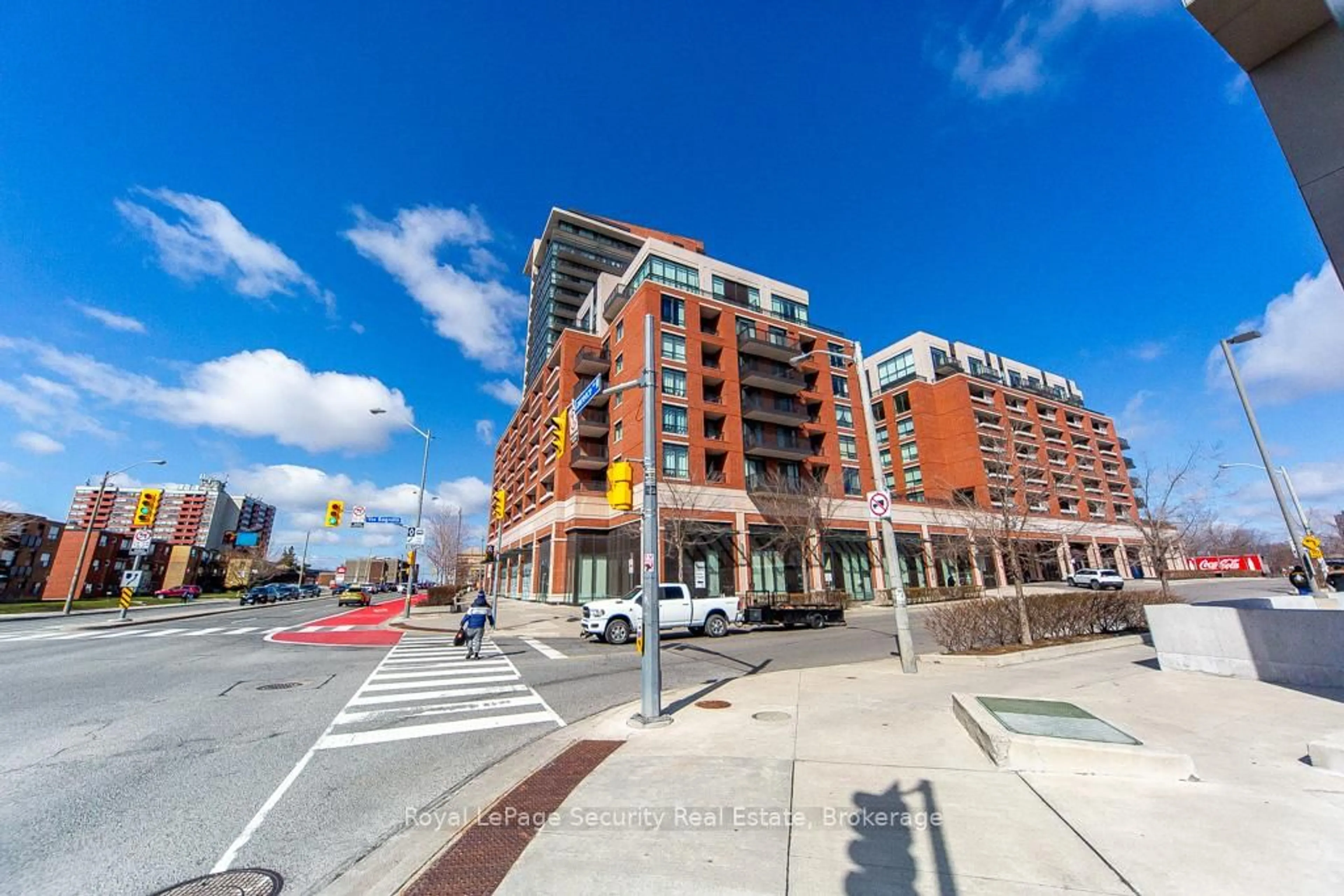 Patio, street for 800 Lawrence Ave #1121, Toronto Ontario M6A 0B1