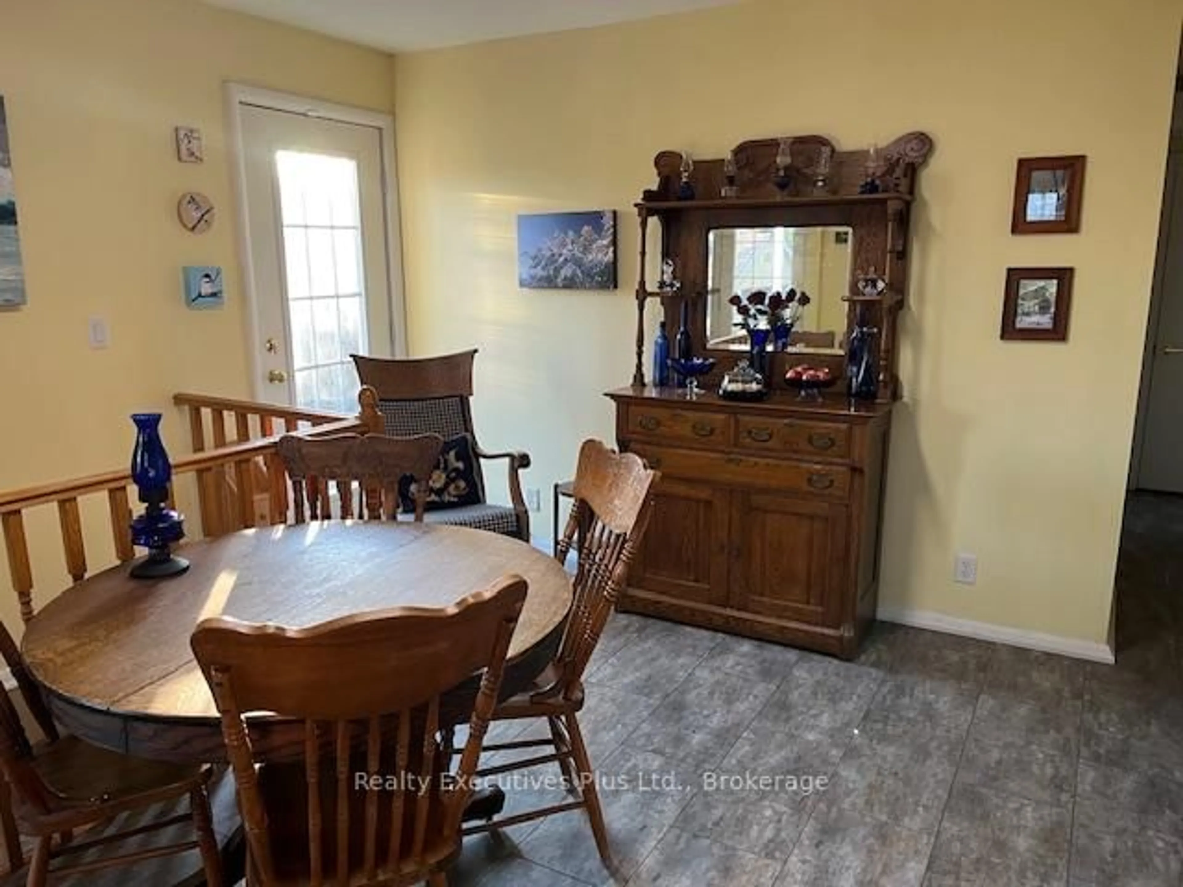 Dining room, unknown for 284 Appleby Line, Burlington Ontario L7L 2X5