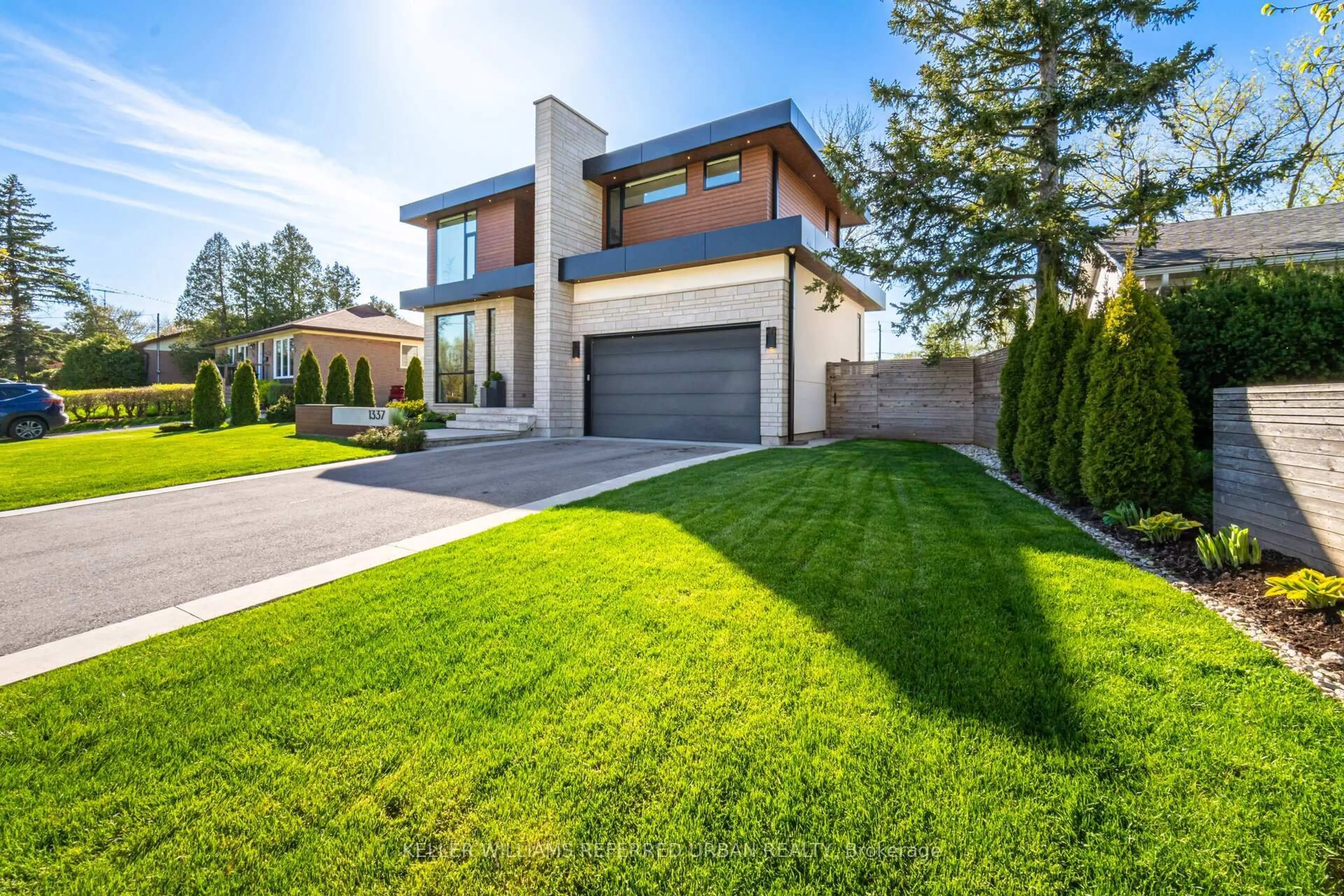 Home with brick exterior material, street for 1337 Waverly Ave, Oakville Ontario L6L 2S4