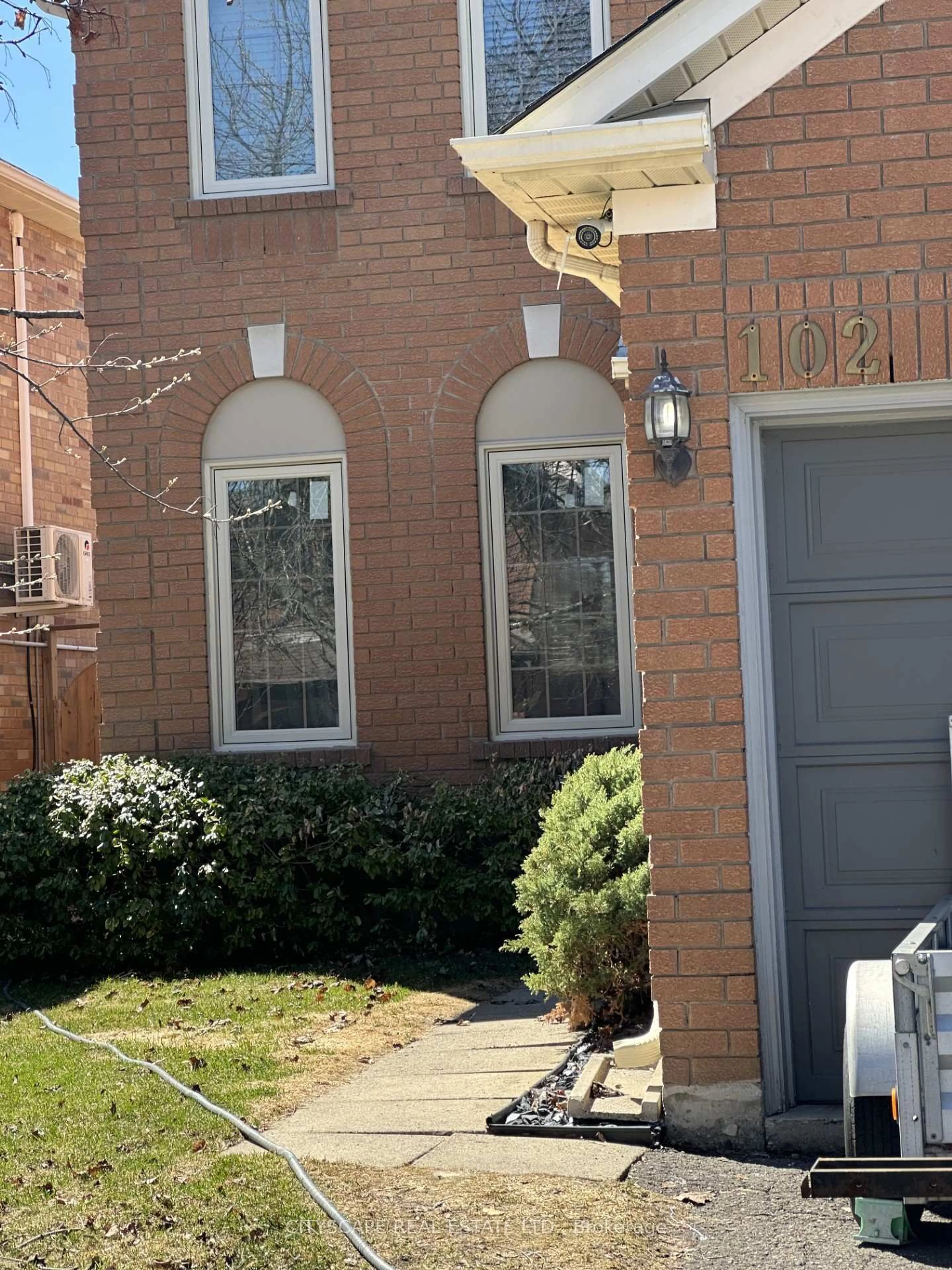 Home with brick exterior material, street for 102 Snowcap Rd, Brampton Ontario L6R 1J1