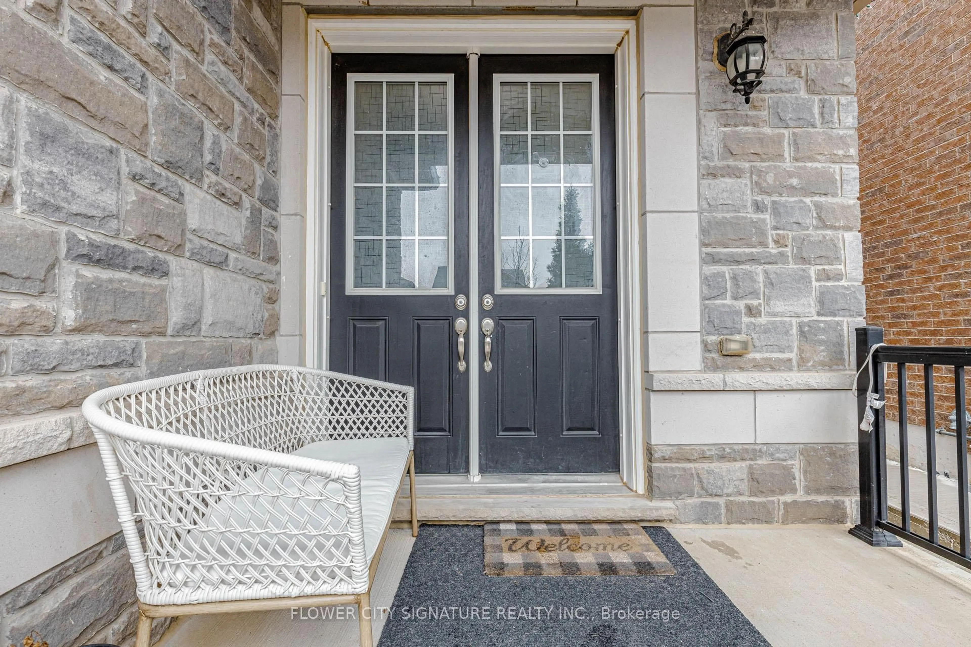 Indoor entryway for 116 Morningside Dr, Halton Hills Ontario L7G 0M2