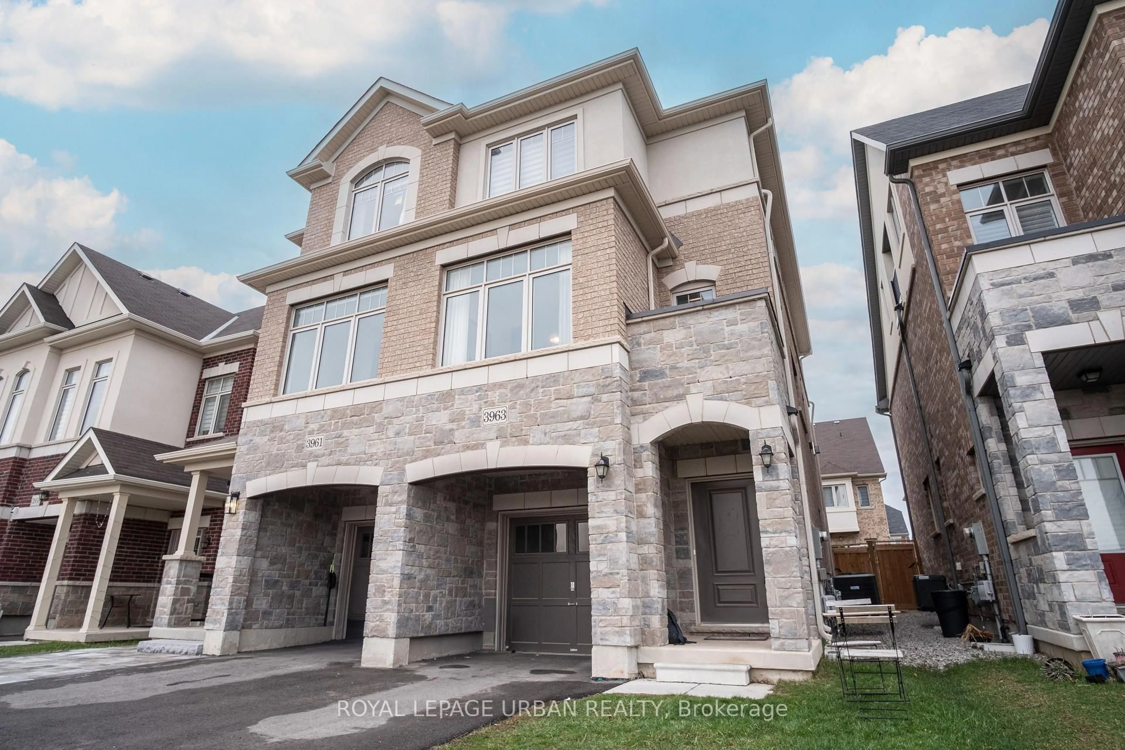 Home with brick exterior material, street for 3963 Lodi Rd, Burlington Ontario L7M 0Z7