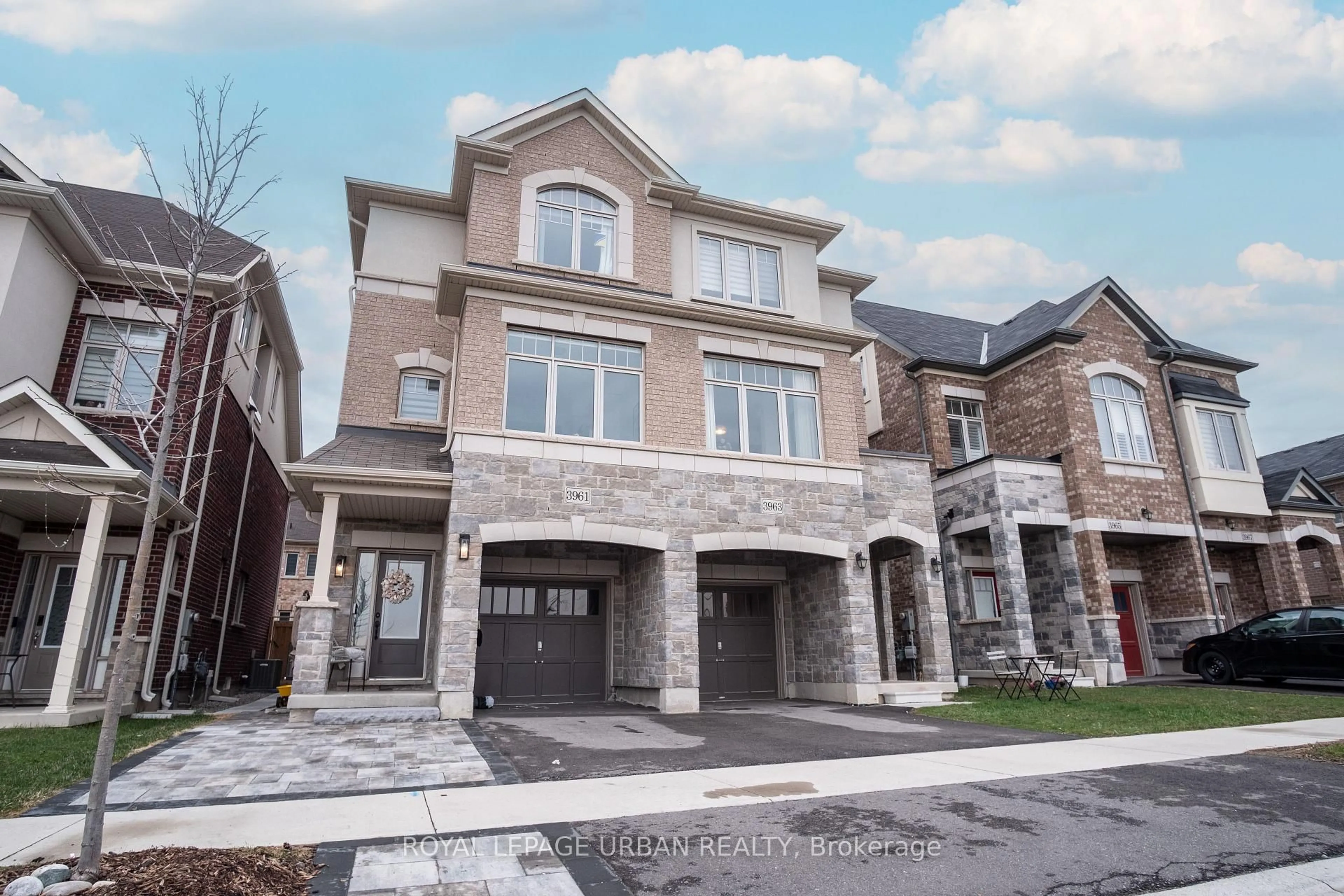 Home with brick exterior material, street for 3963 Lodi Rd, Burlington Ontario L7M 0Z7