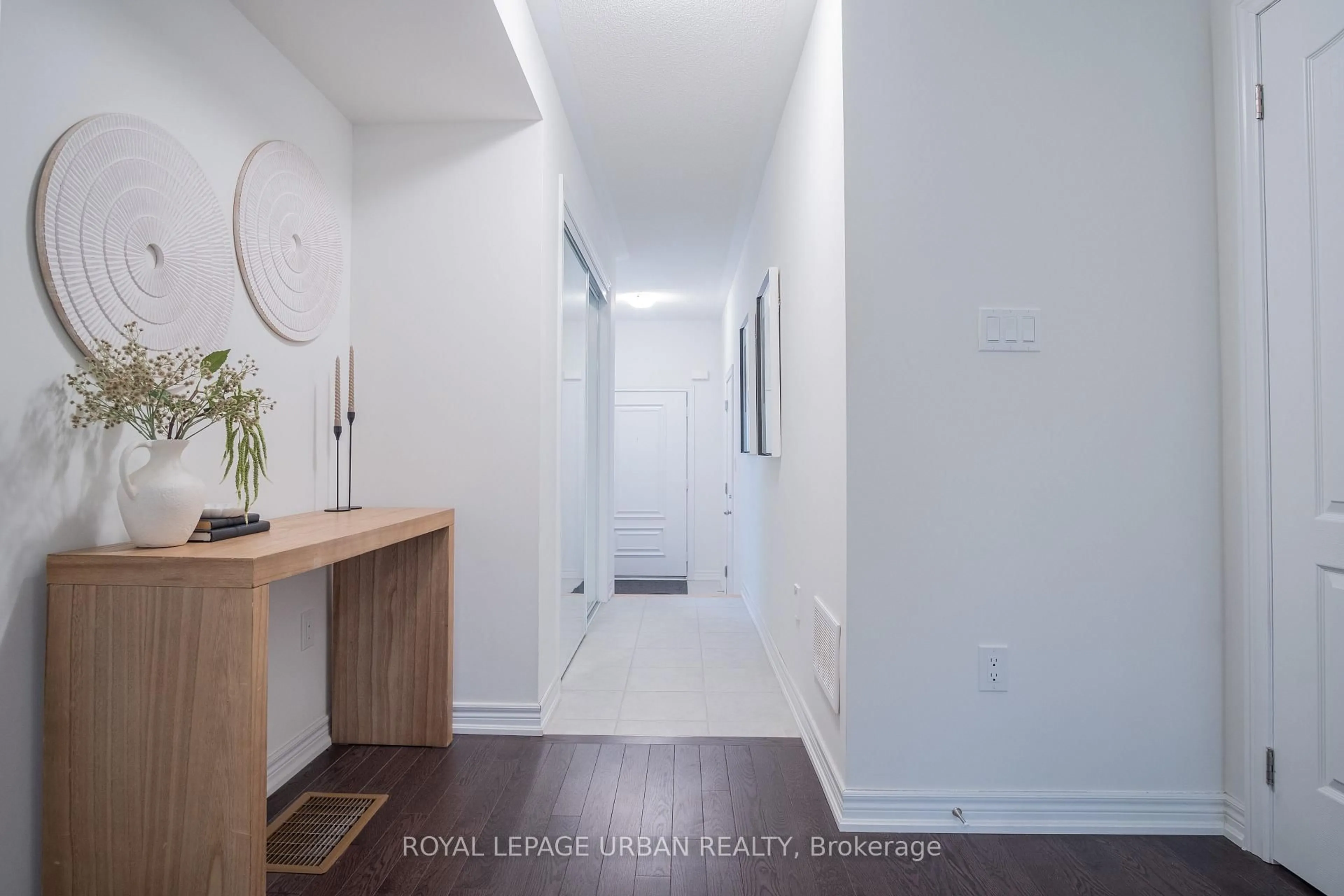 Indoor entryway for 3963 Lodi Rd, Burlington Ontario L7M 0Z7