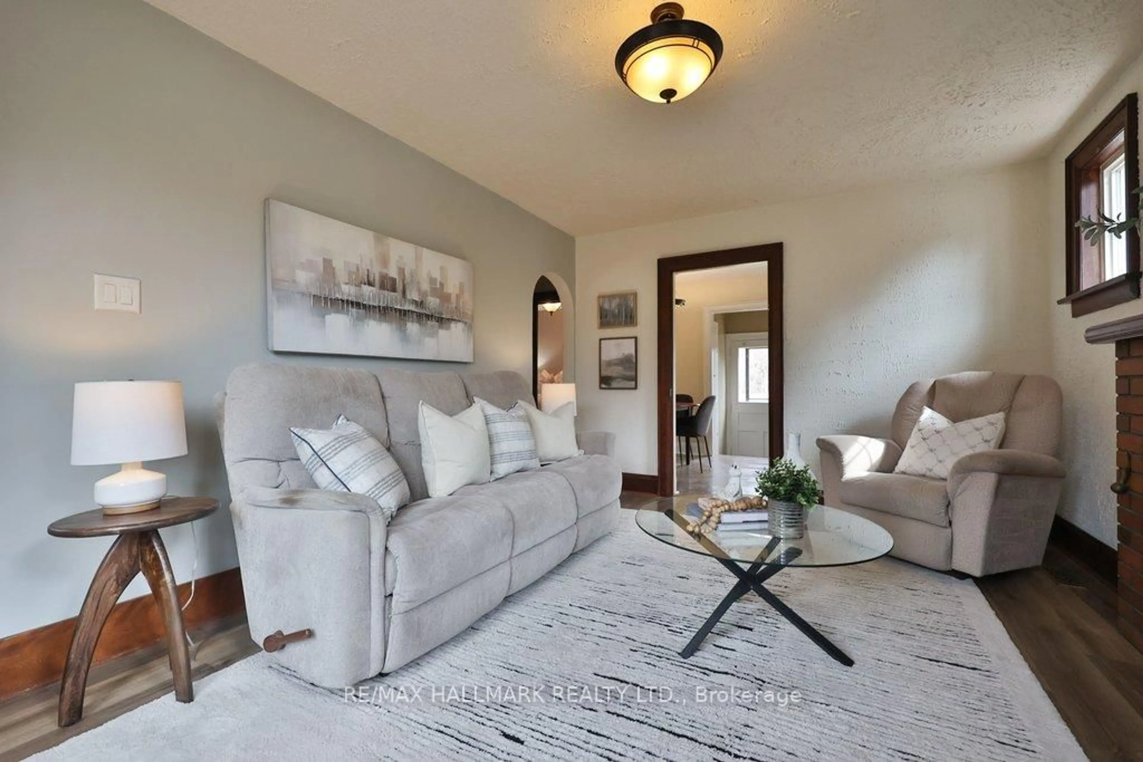 Living room with furniture, unknown for 116 Mill St, Brampton Ontario L6Y 1T3