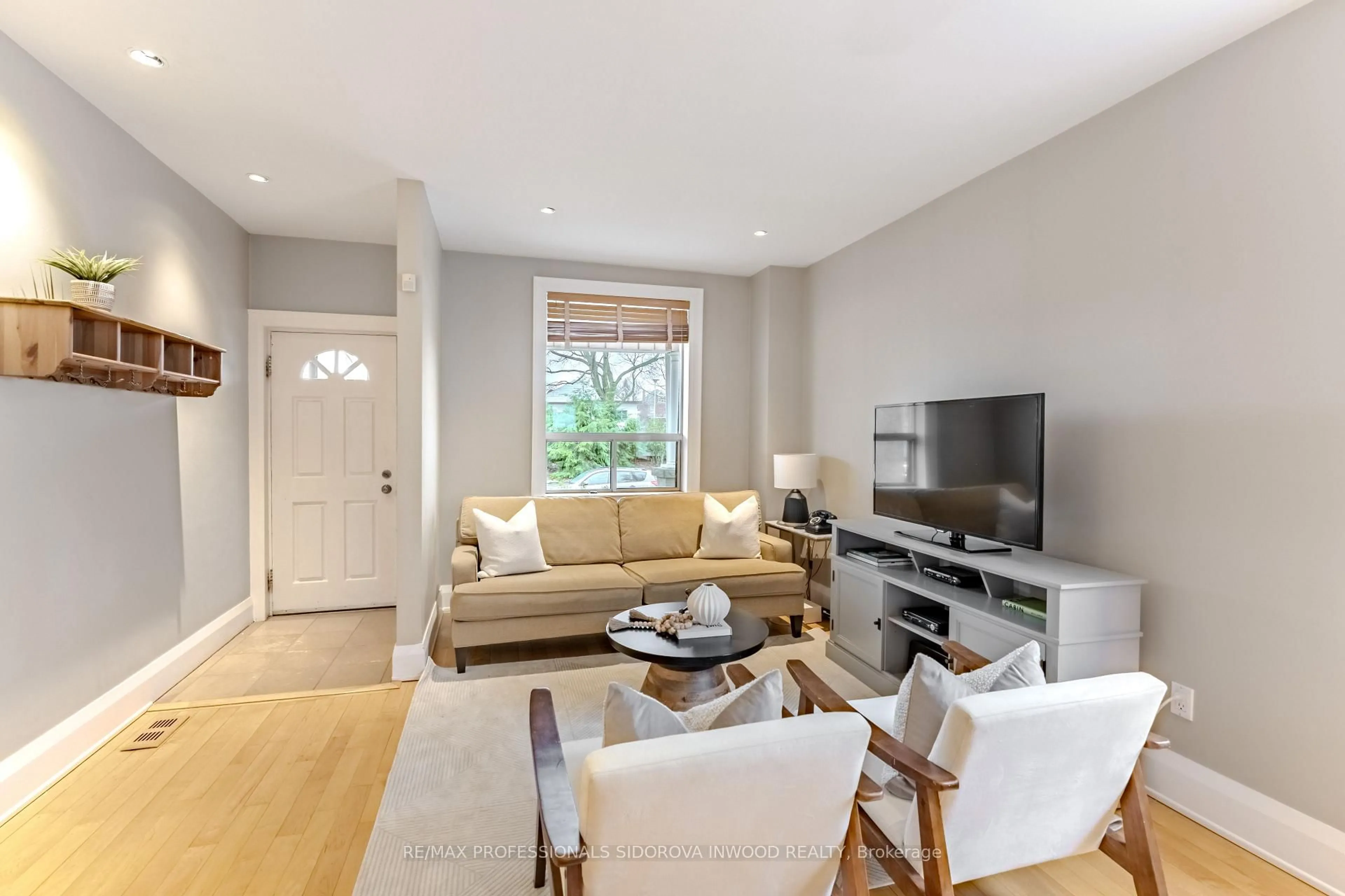 Living room with furniture, unknown for 413 Indian Grve, Toronto Ontario M6P 2H7