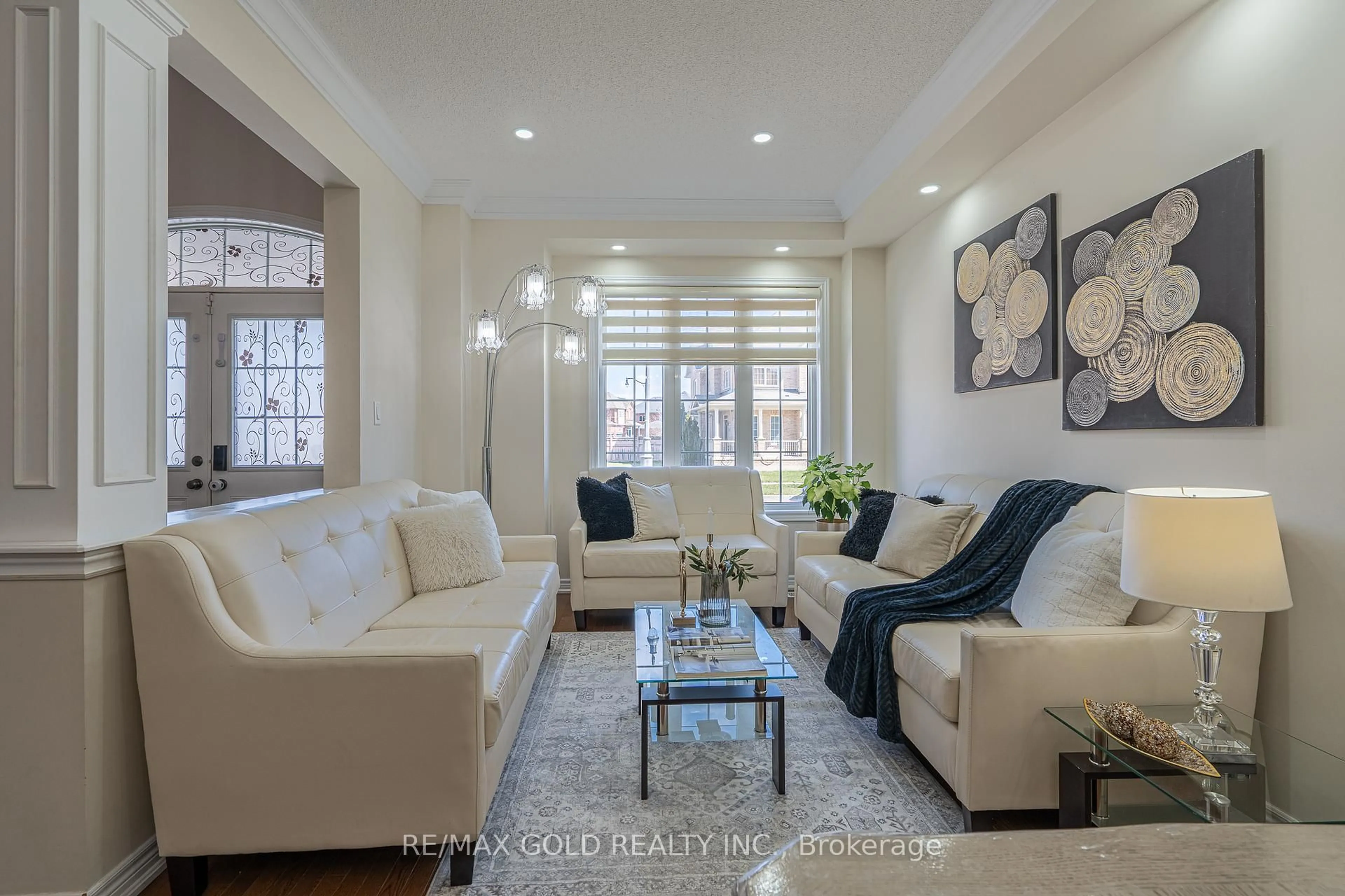 Living room with furniture, unknown for 36 Naperton Dr, Brampton Ontario L6R 0Z5