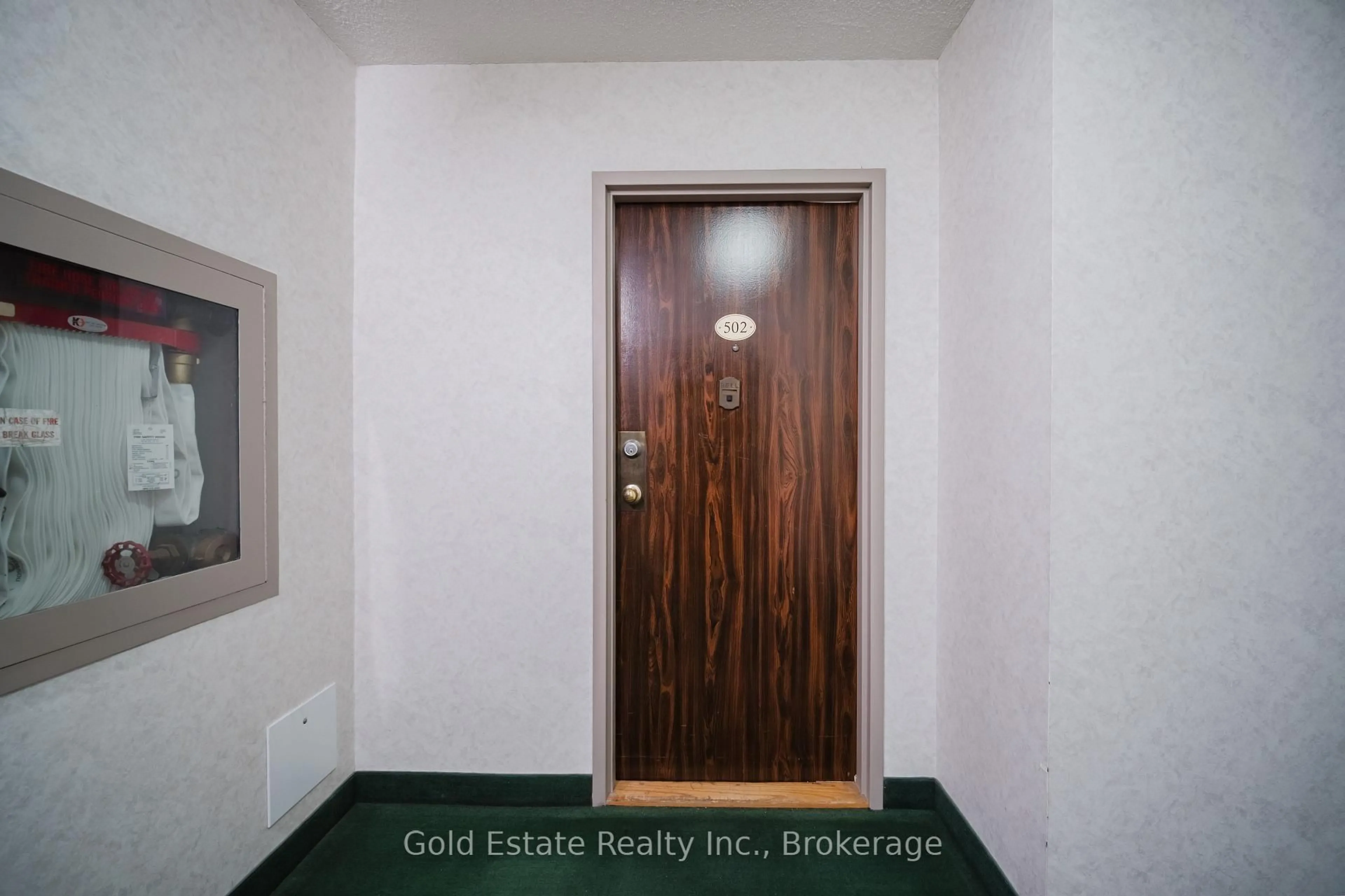 Indoor entryway for 18 Knightsbridge Rd #502, Brampton Ontario L6T 3X5