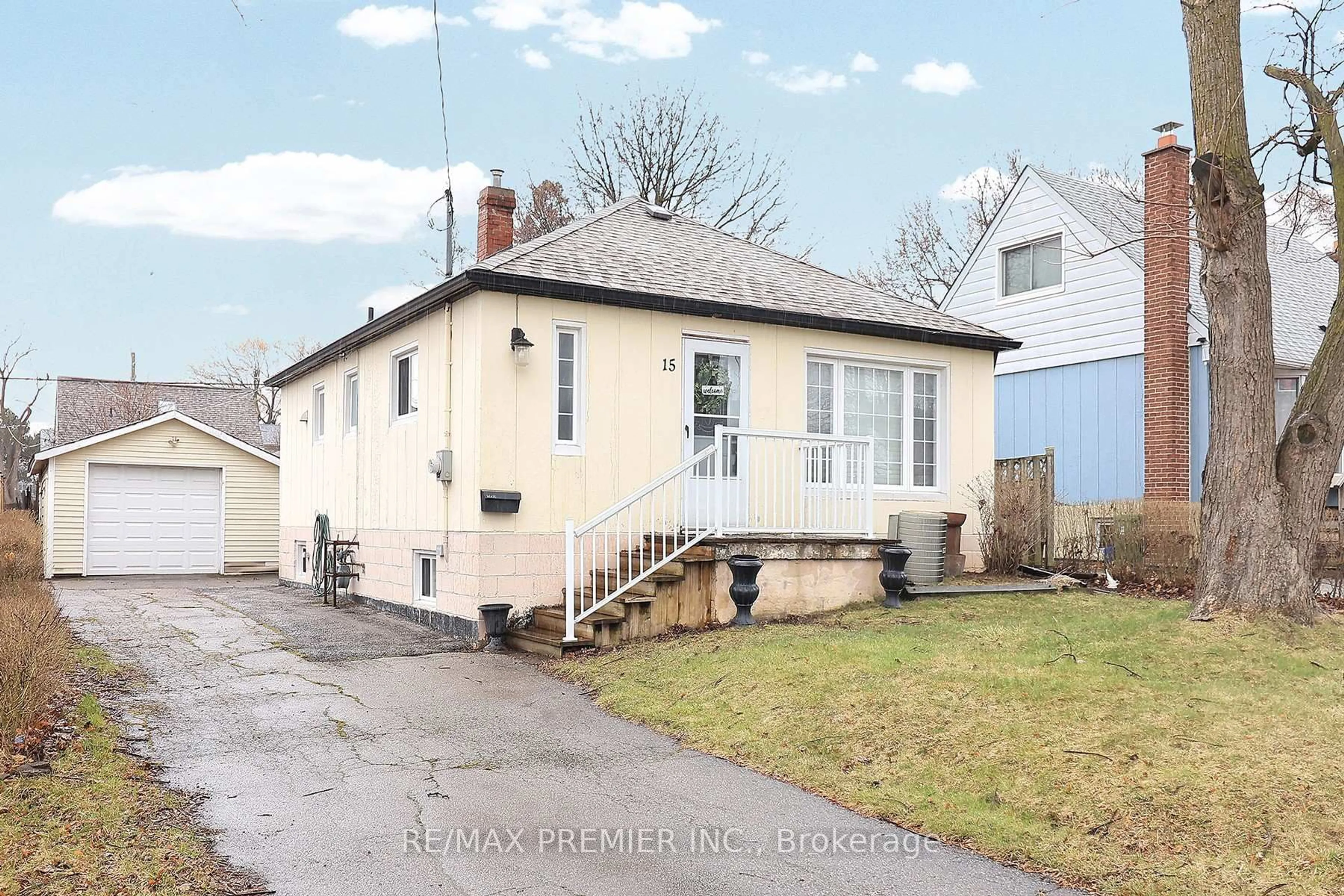 A pic from outside/outdoor area/front of a property/back of a property/a pic from drone, street for 15 Boniface Ave, Toronto Ontario M9W 1T5