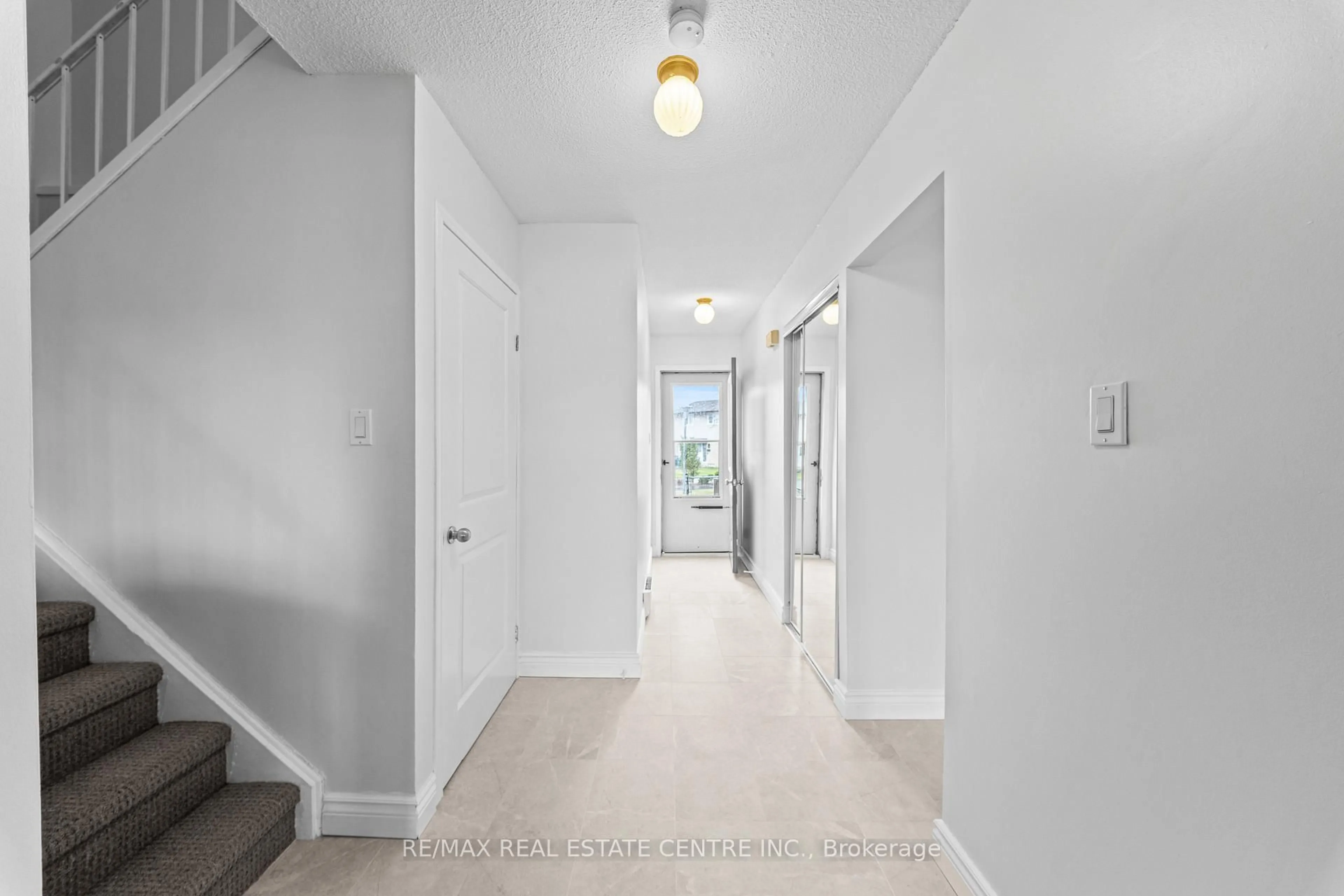 Indoor entryway for 13 Gold Pine Crt, Brampton Ontario L6S 2K6