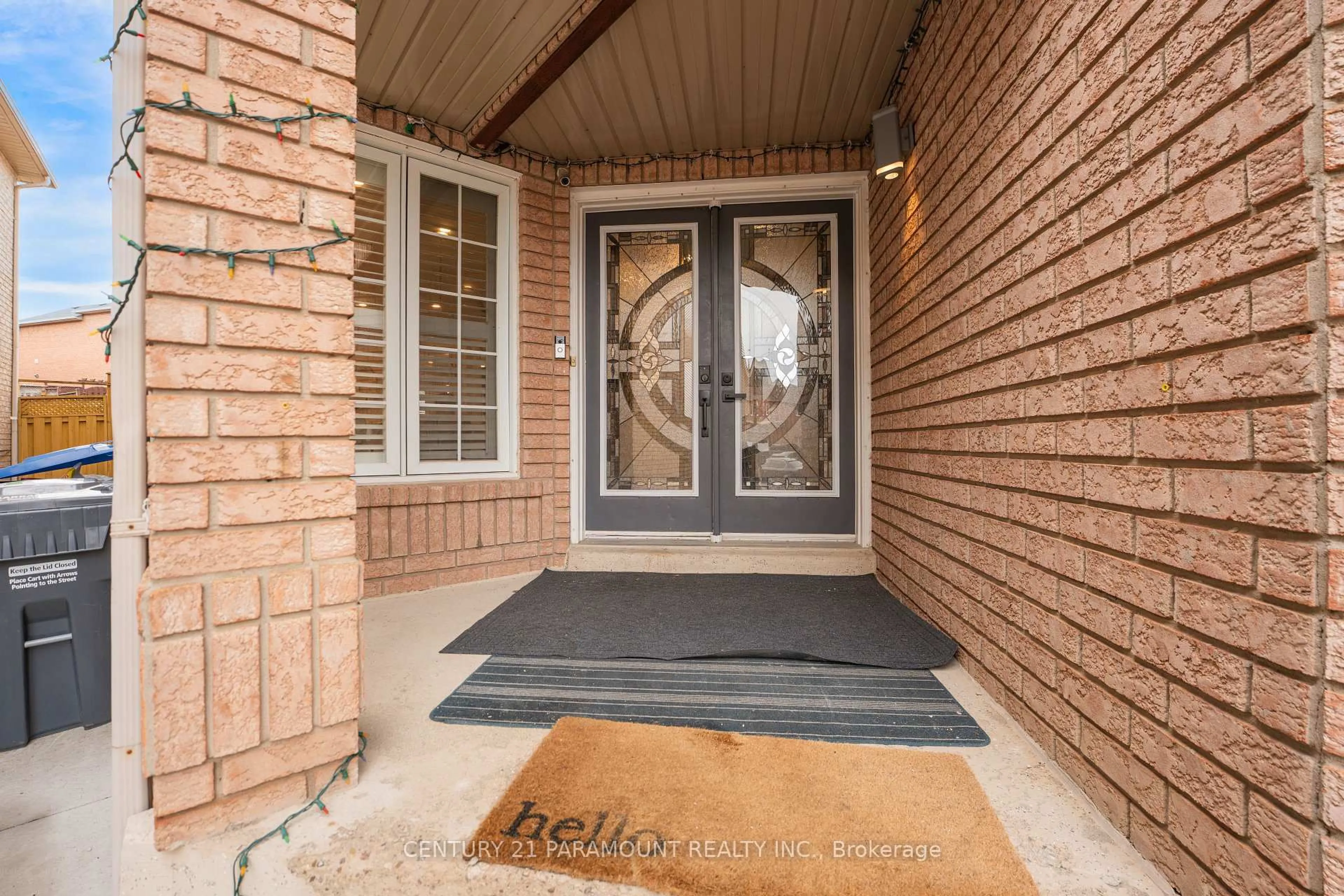Indoor entryway for 77 Tumbleweed Tr, Brampton Ontario L6Y 4Z9