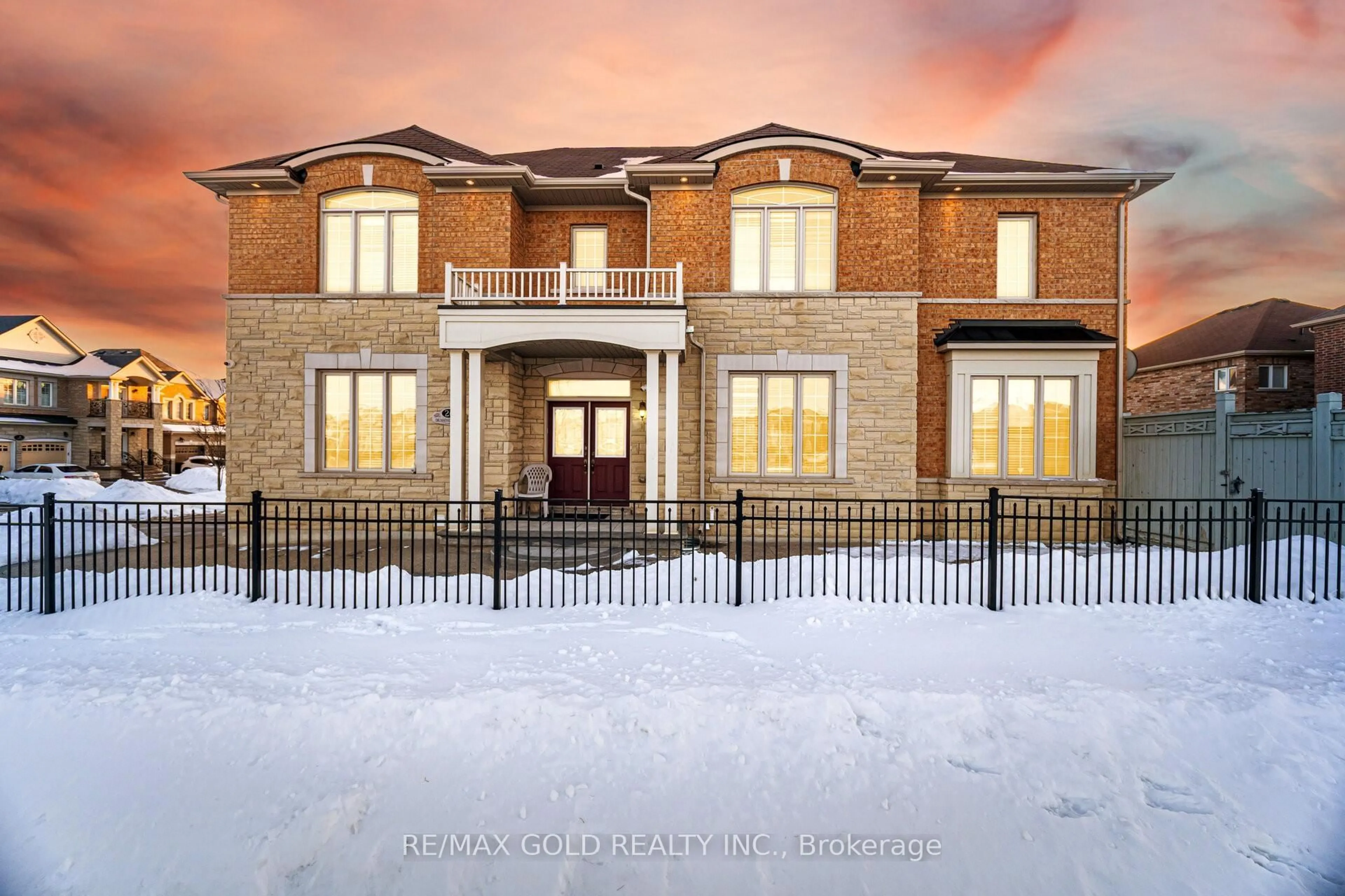 Home with brick exterior material, unknown for 26 Drummondville Dr, Brampton Ontario L6P 3M9