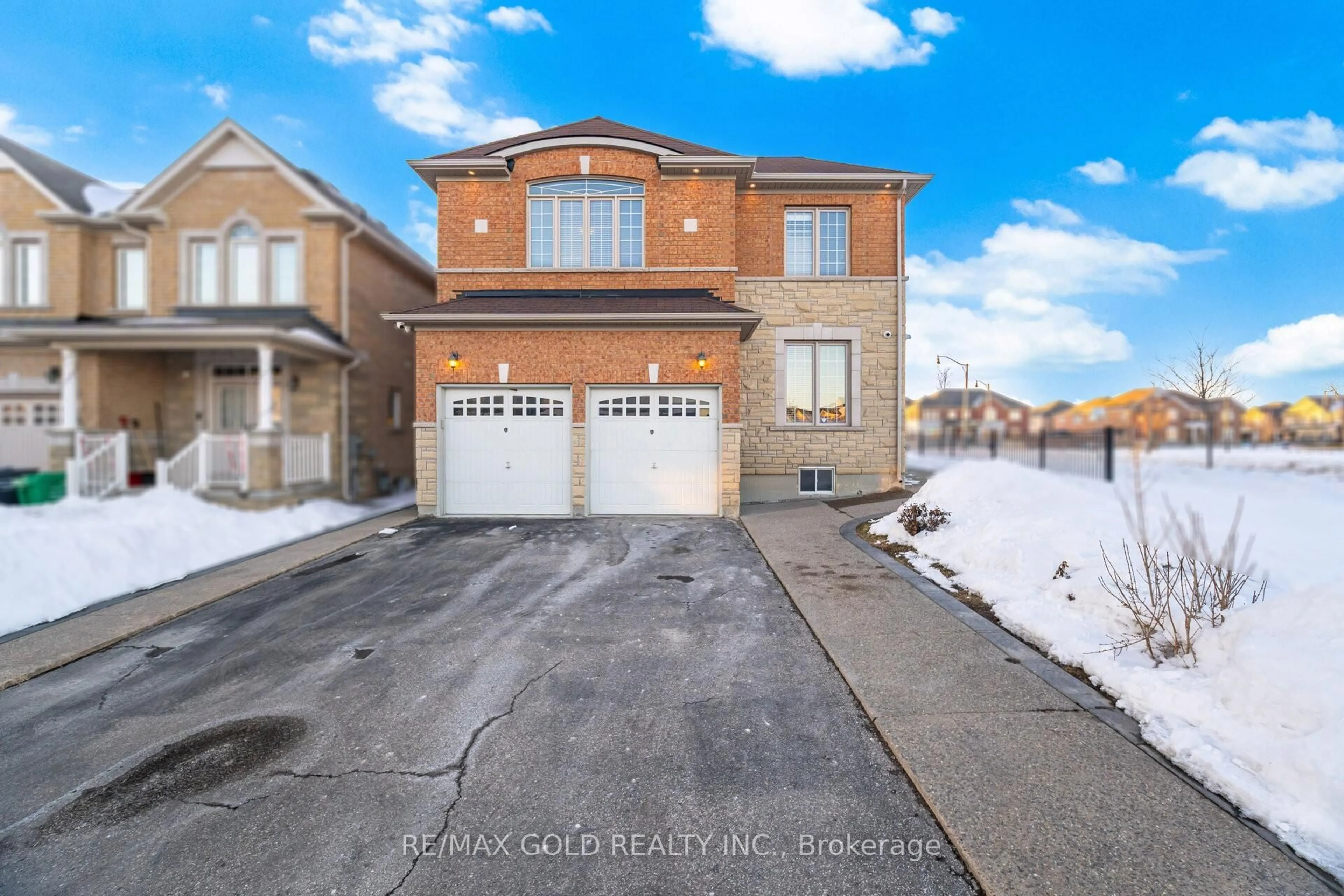 Unknown for 26 Drummondville Dr, Brampton Ontario L6P 3M9