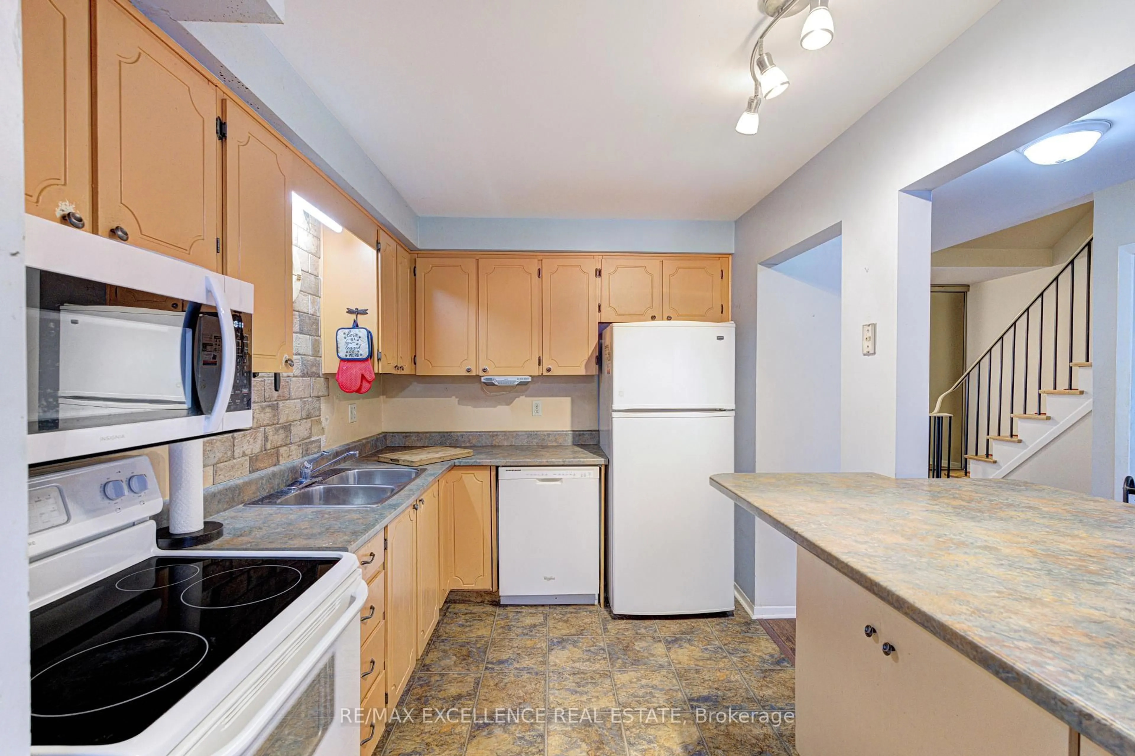 Standard kitchen, unknown for 445 Ontario St #45, Milton Ontario L9T 3J4