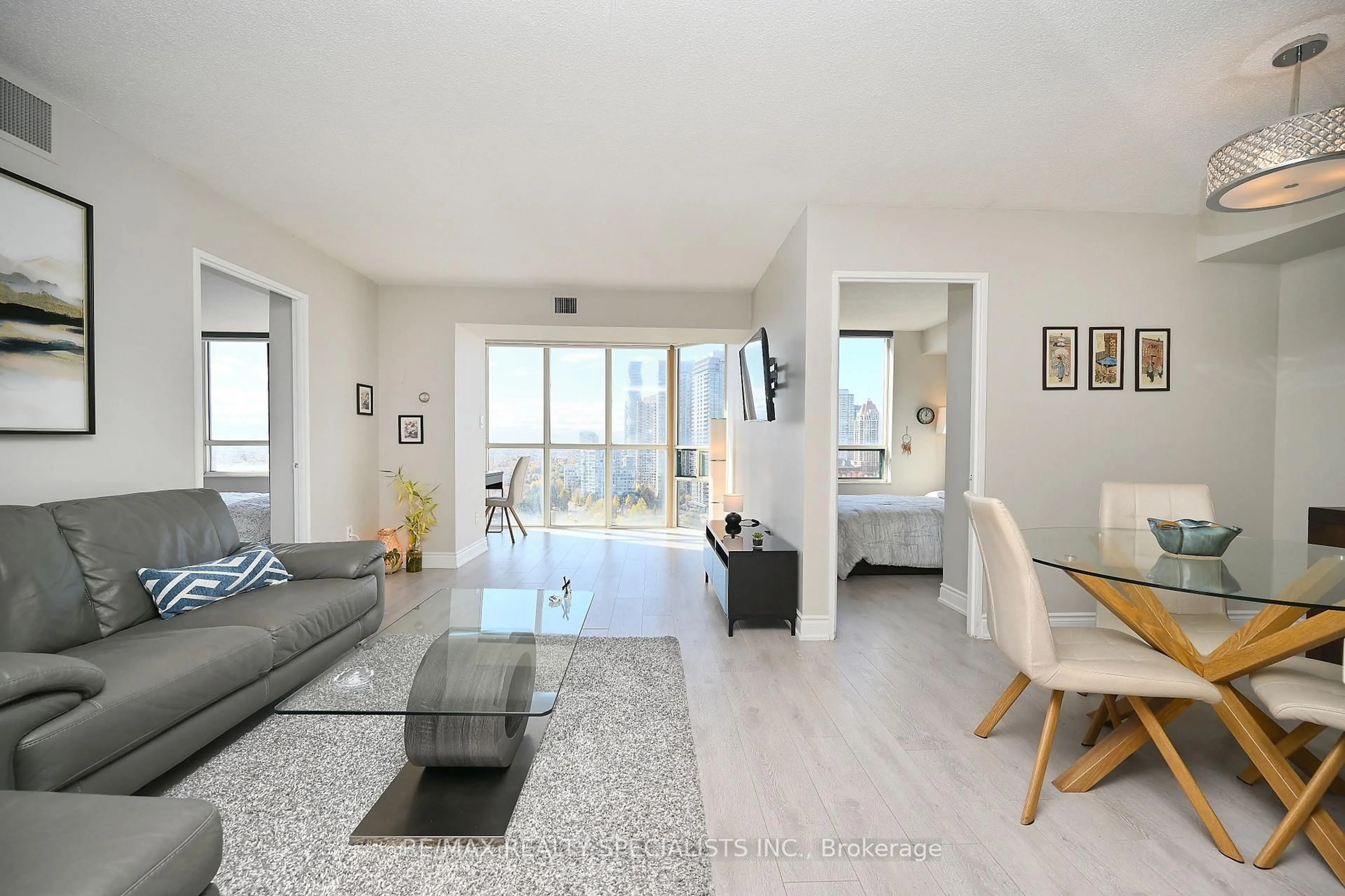 Living room with furniture, unknown for 285 Enfield Pl #2107, Mississauga Ontario L5B 3Y6