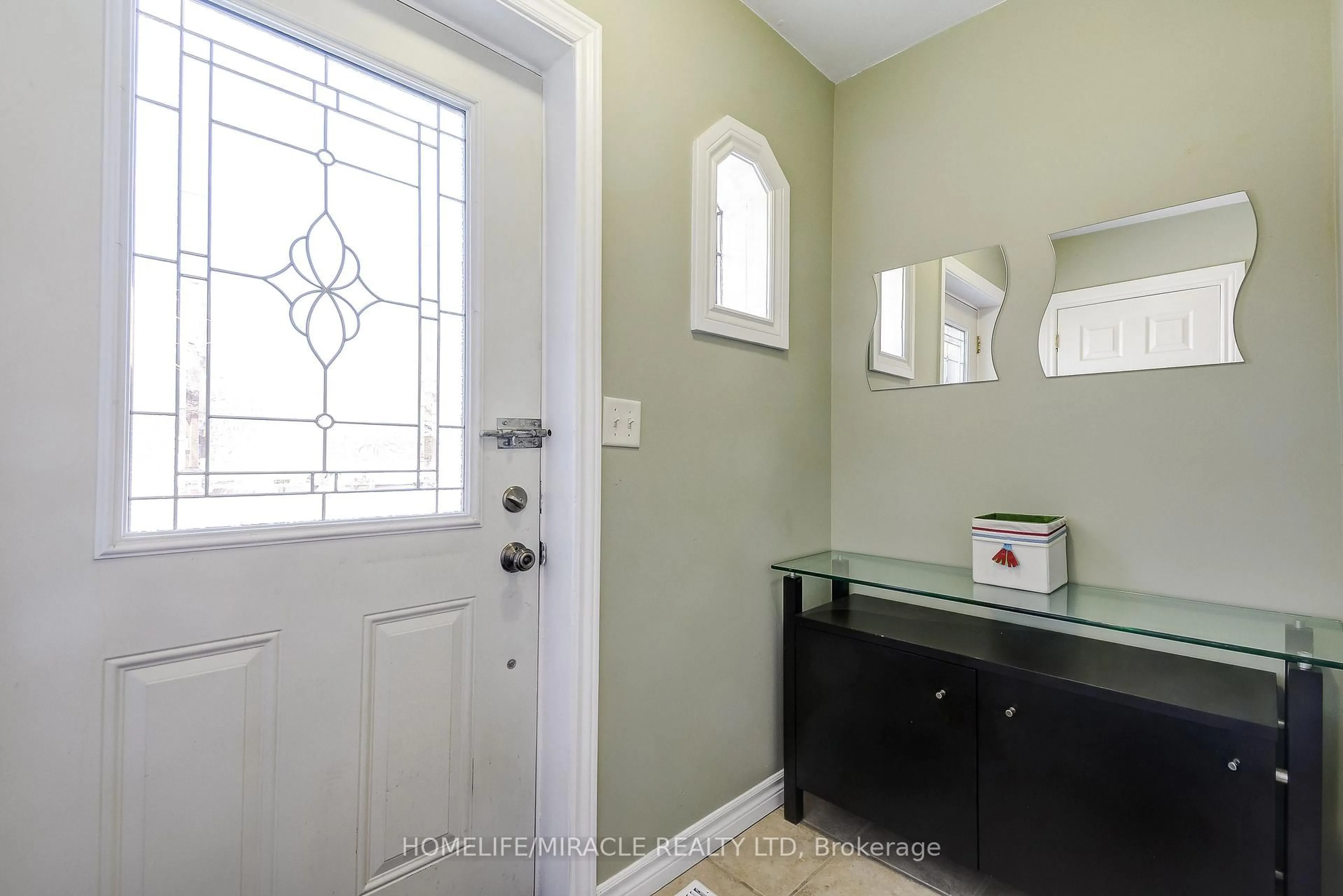 Indoor entryway for 59 Joseph St, Toronto Ontario M9N 2H9