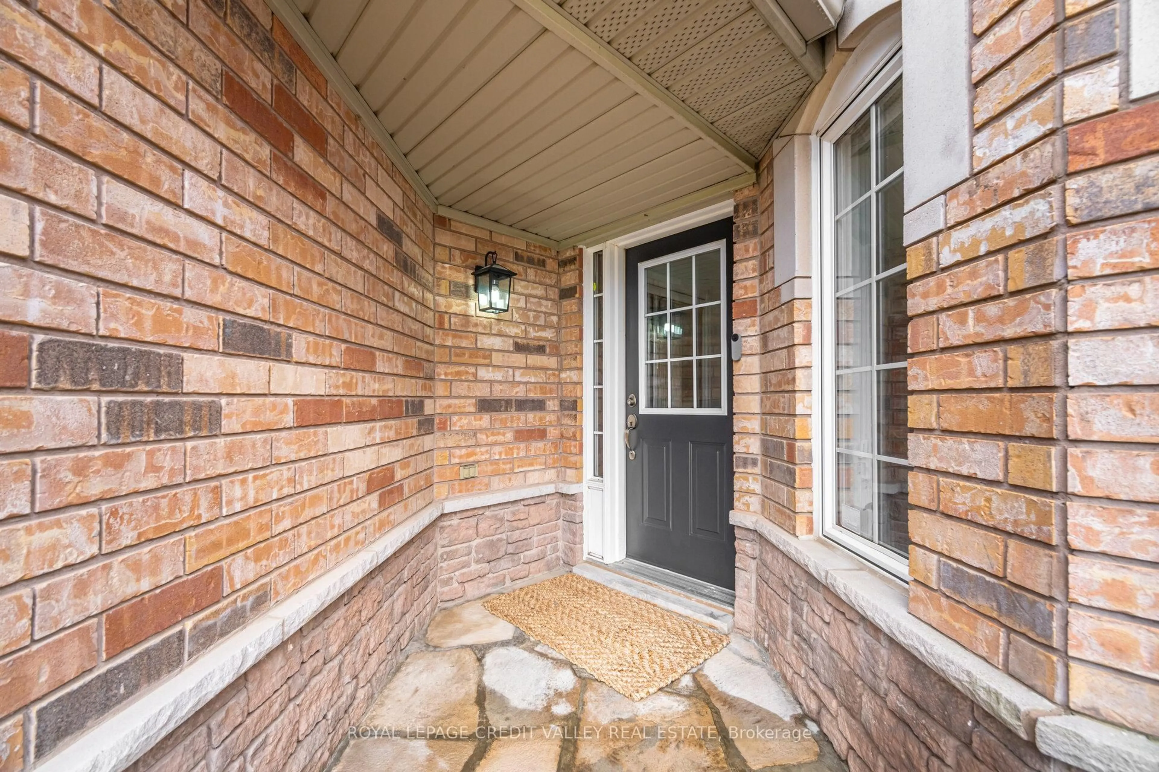 Indoor entryway for 75 Royal Valley Dr, Caledon Ontario L7C 1A2