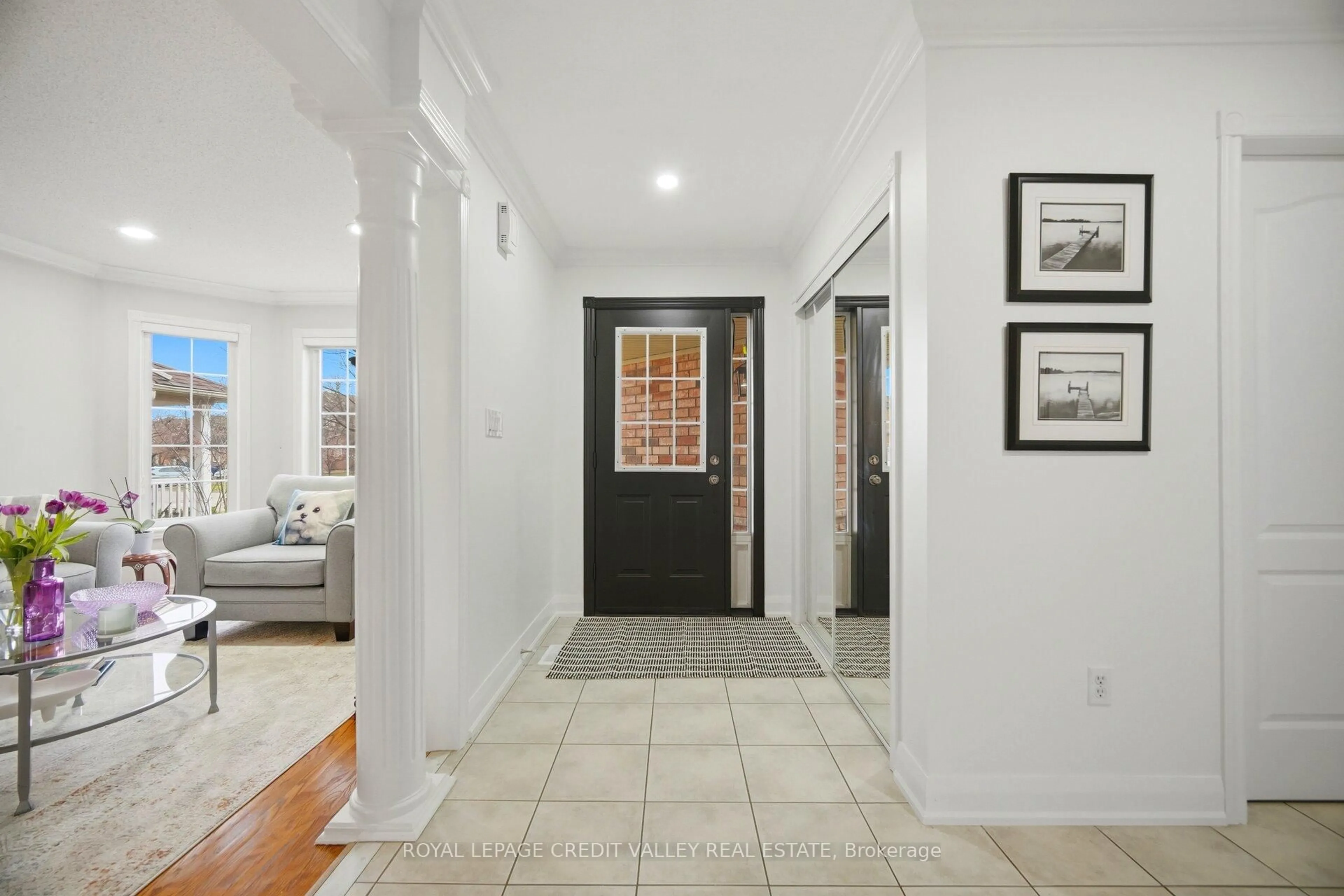 Indoor entryway for 75 Royal Valley Dr, Caledon Ontario L7C 1A2