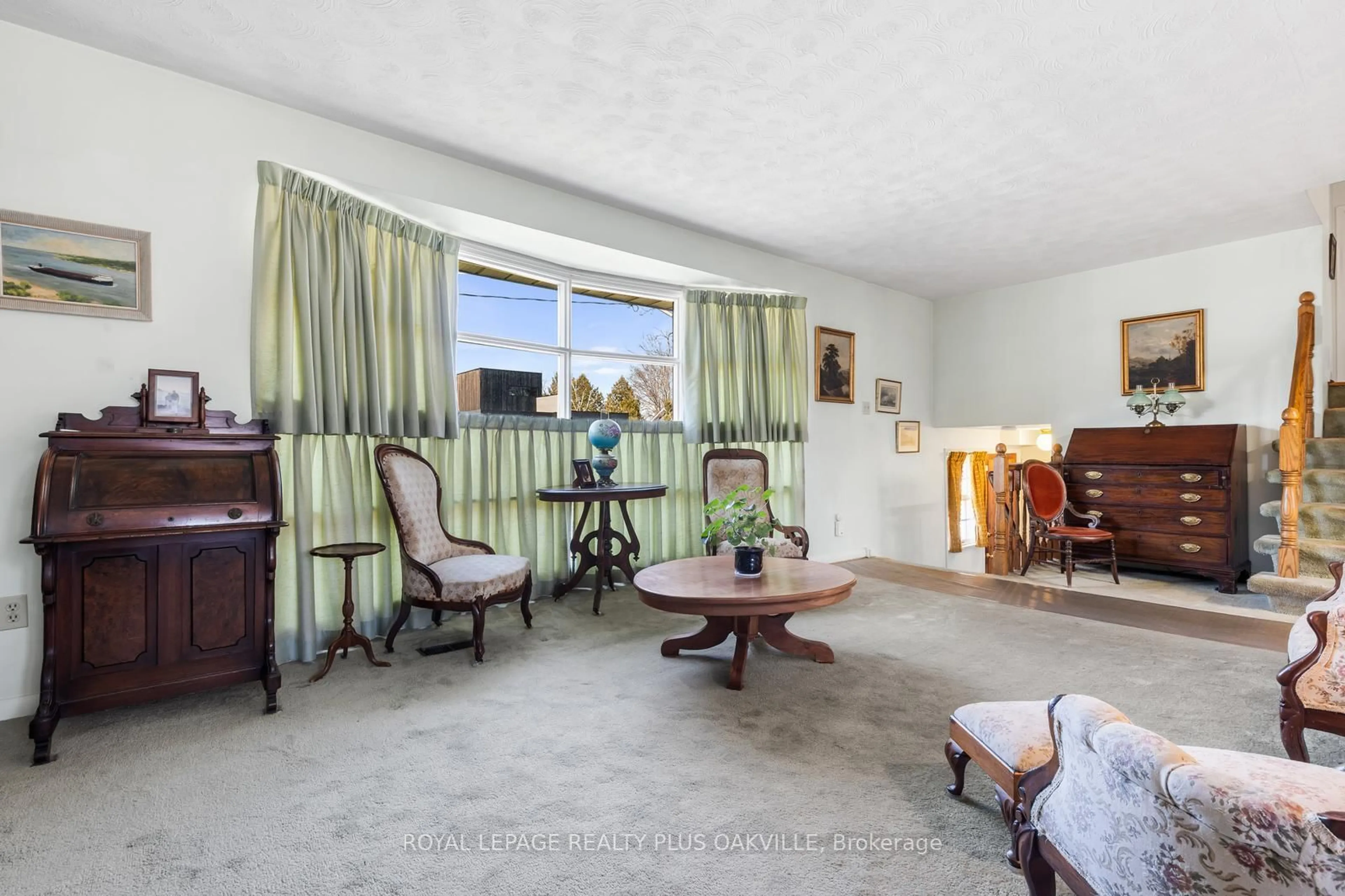 A pic of a room for 227 Sandwell Dr, Oakville Ontario L6L 4P3