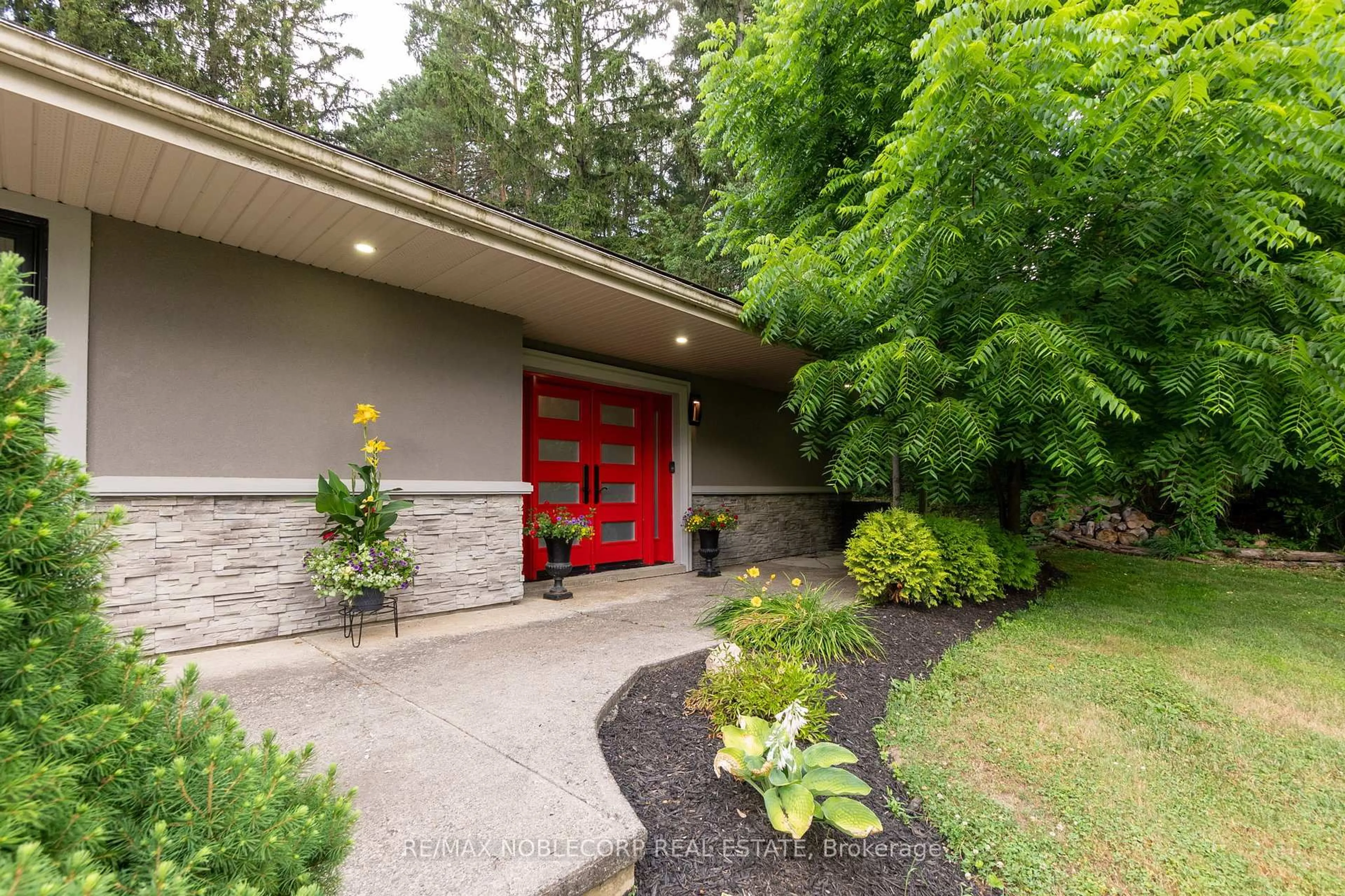 Indoor entryway for 9240 Castlederg Sdrd, Caledon Ontario L7E 0S2