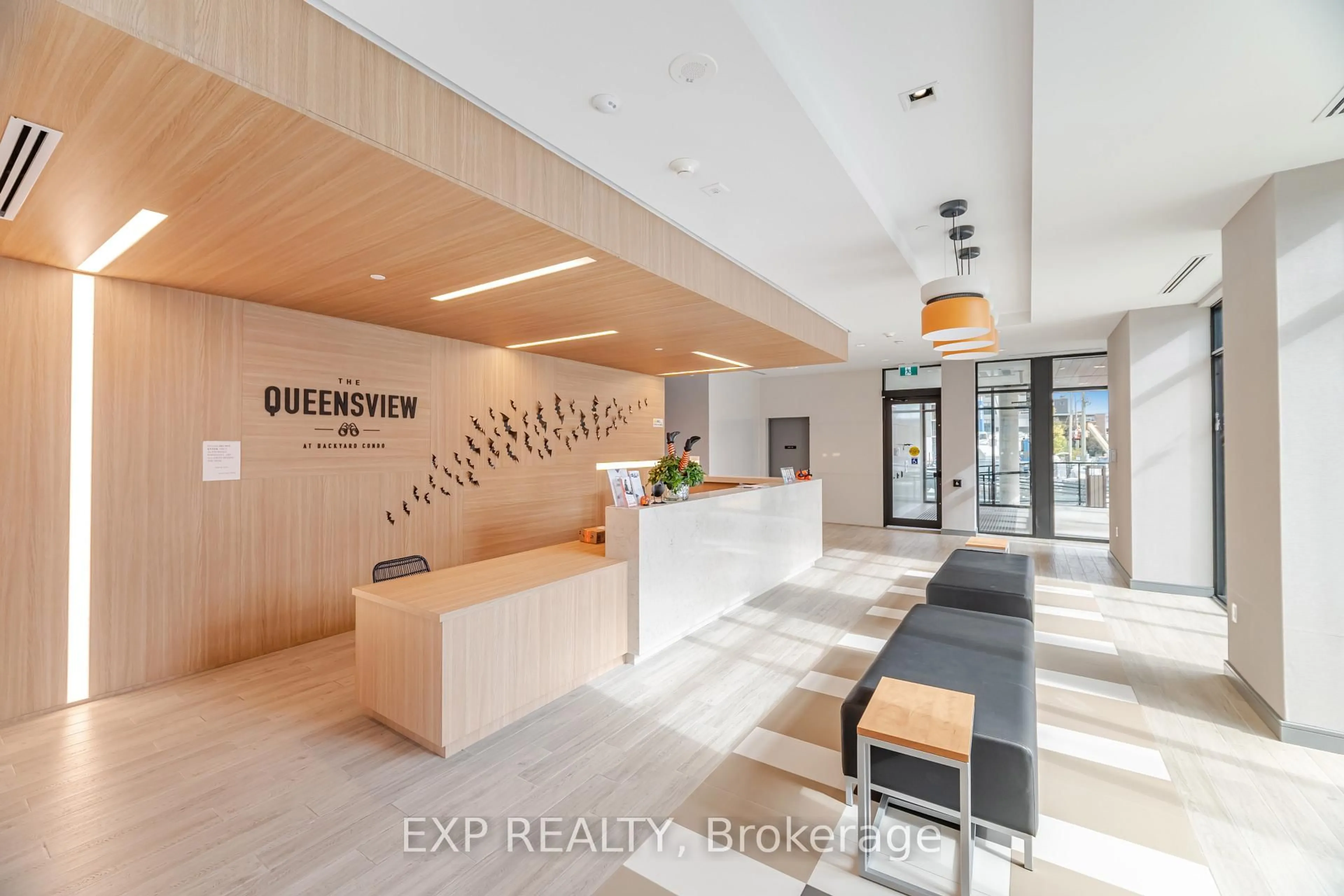 Indoor foyer for 25 Neighbourhood Lane #812, Toronto Ontario M8Y 0C4