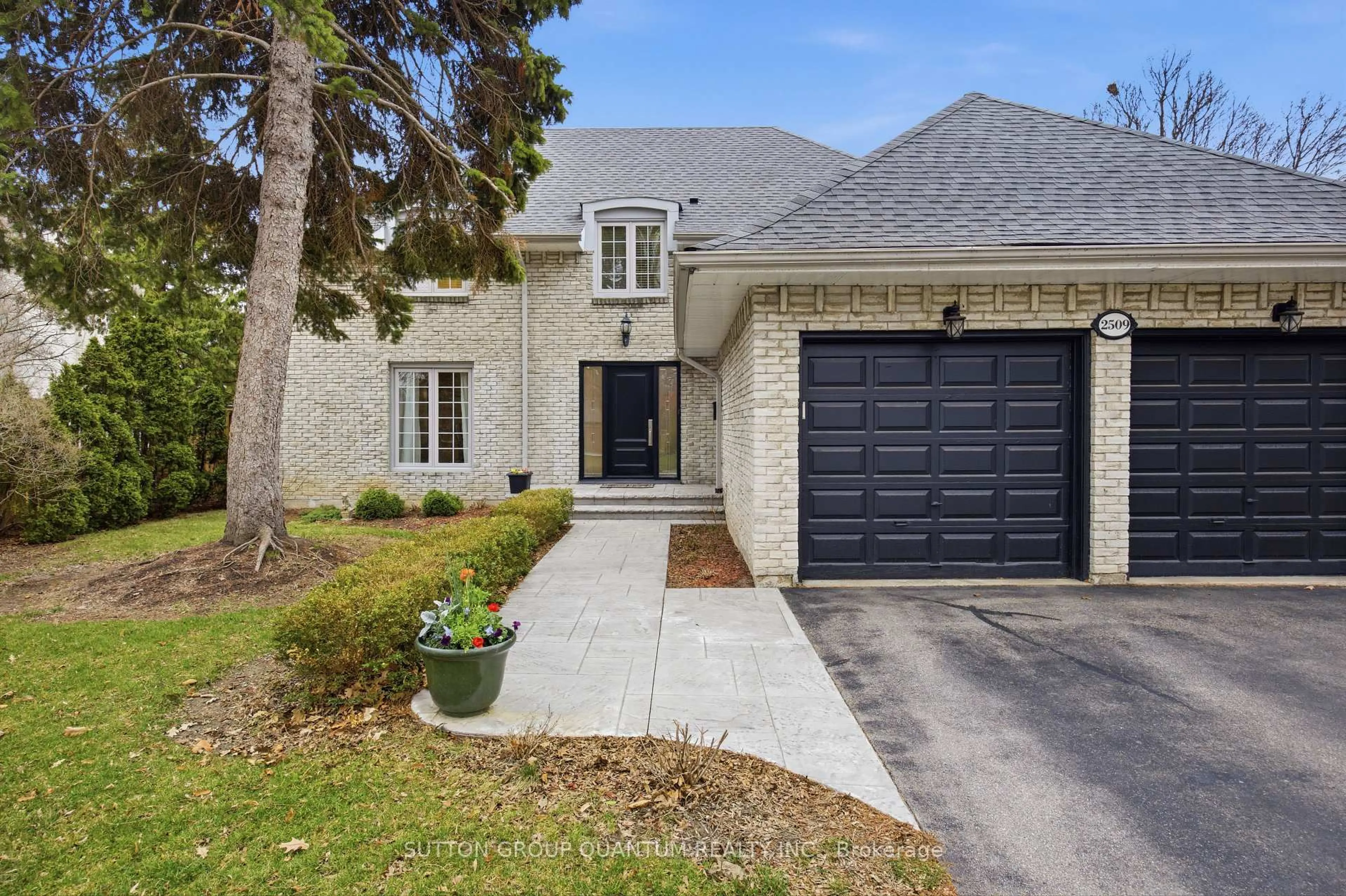 Home with brick exterior material, street for 2509 King Forrest Dr, Mississauga Ontario L5K 2E5