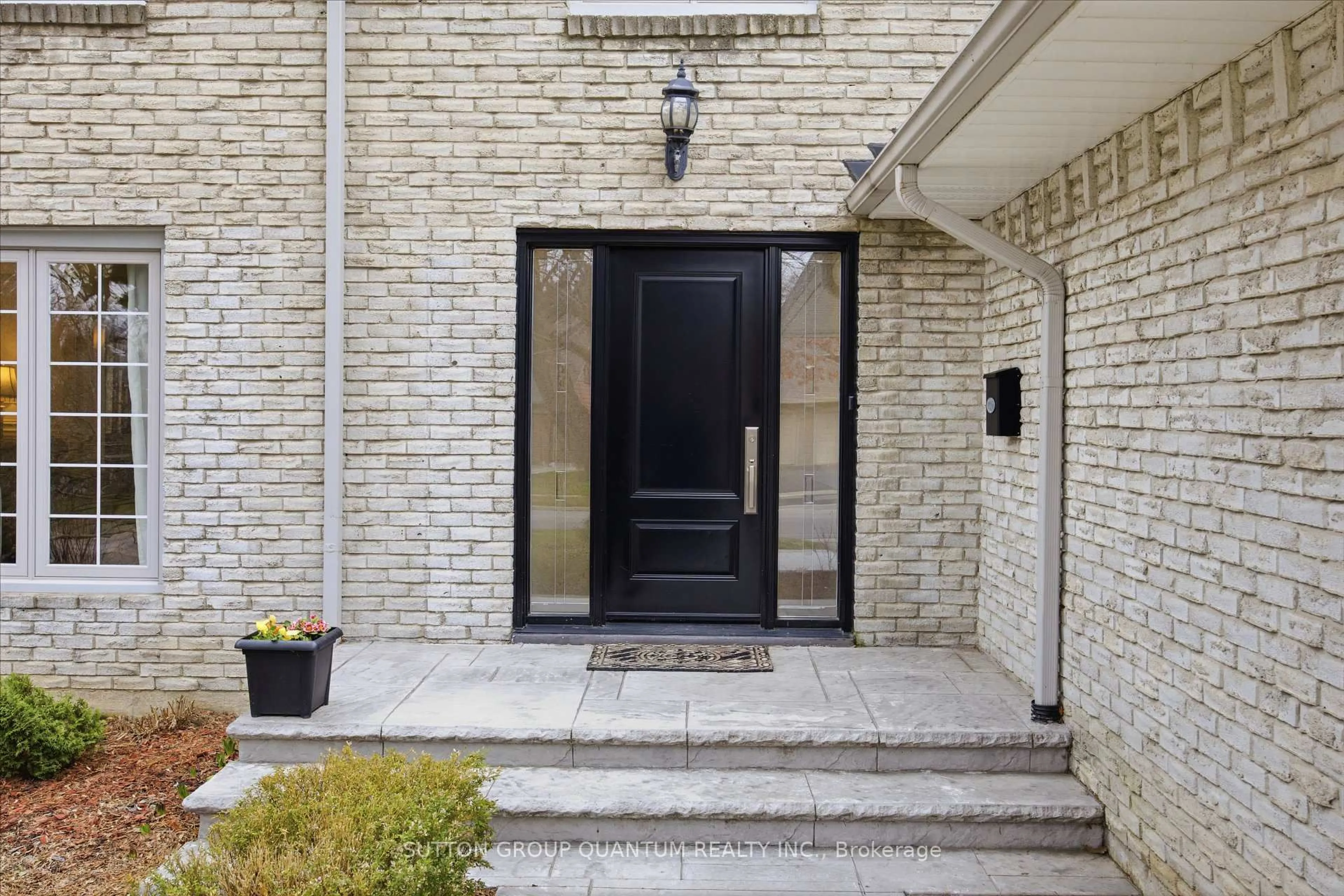 Indoor entryway for 2509 King Forrest Dr, Mississauga Ontario L5K 2E5