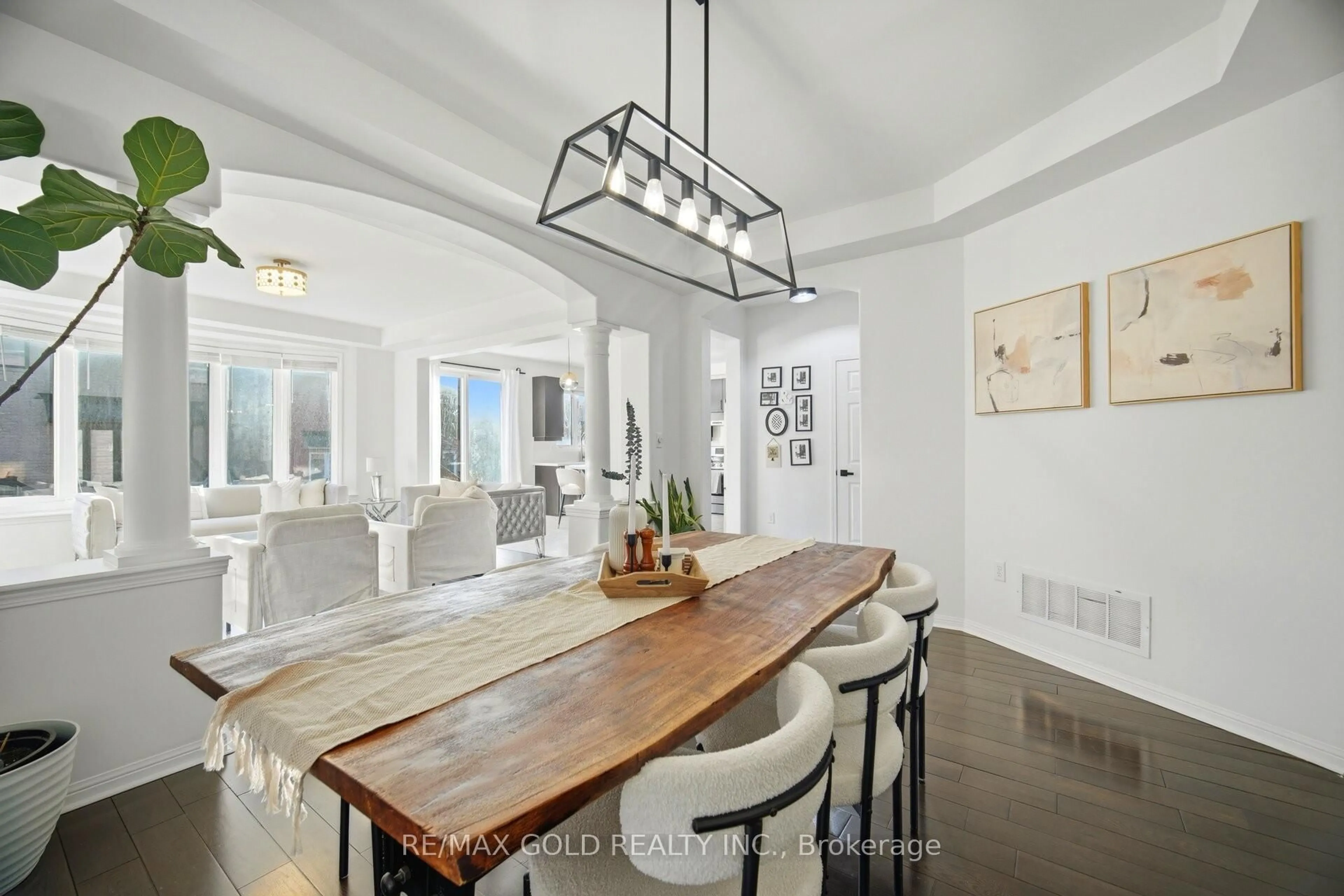 Dining room, unknown for 20 Peppermint Clse, Brampton Ontario L6P 3C7