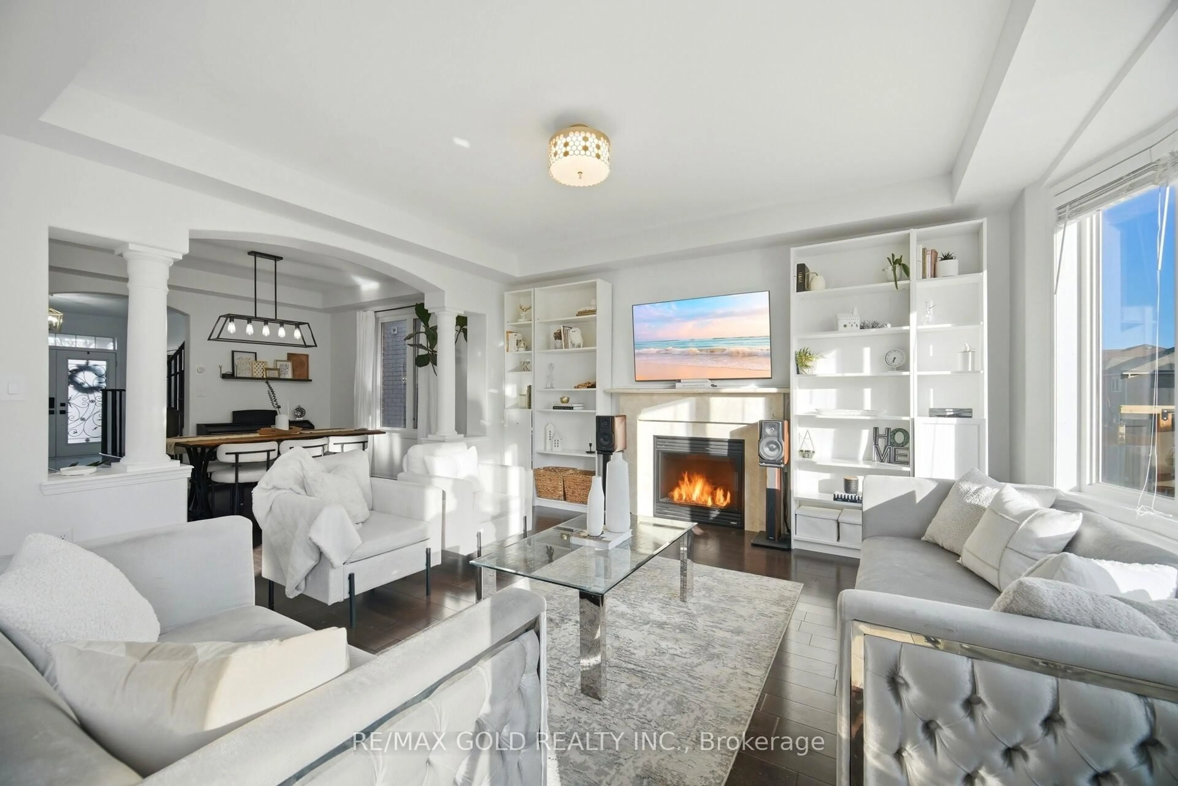 Living room with furniture, ceramic/tile floor for 20 Peppermint Clse, Brampton Ontario L6P 3C7