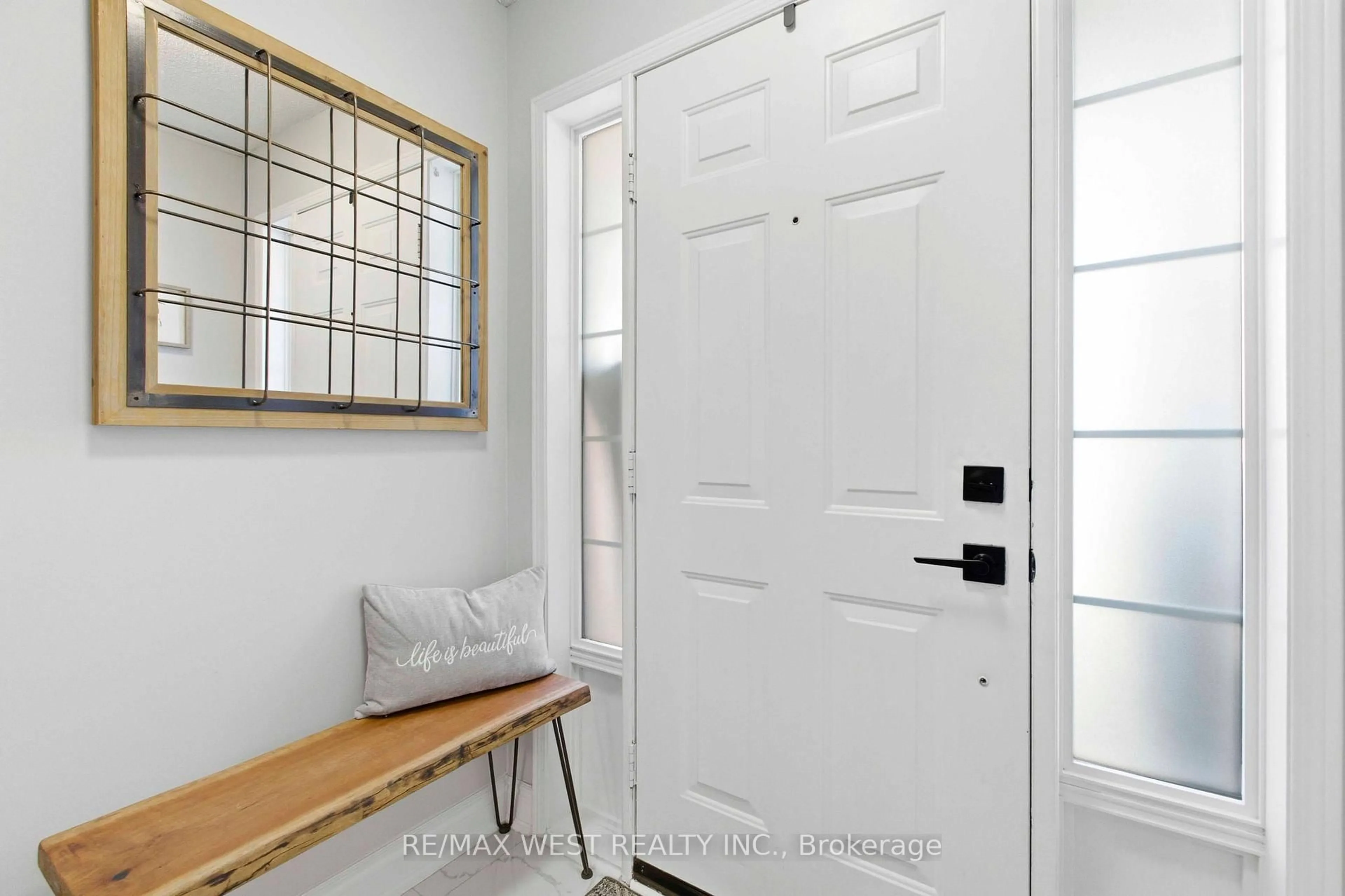 Indoor entryway for 57 Brickyard Way #80, Brampton Ontario L6V 4M3