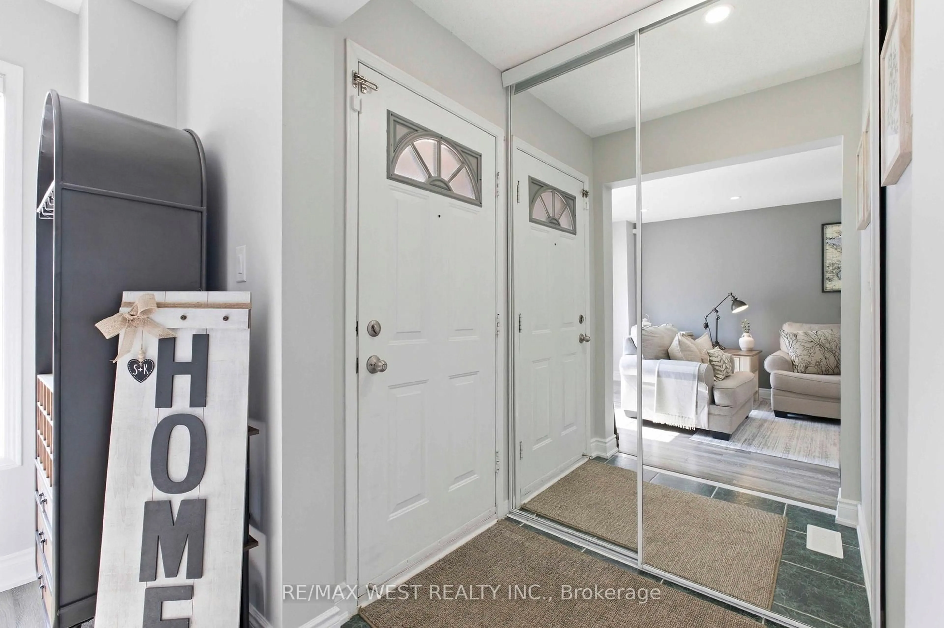 Indoor entryway for 57 Brickyard Way #80, Brampton Ontario L6V 4M3