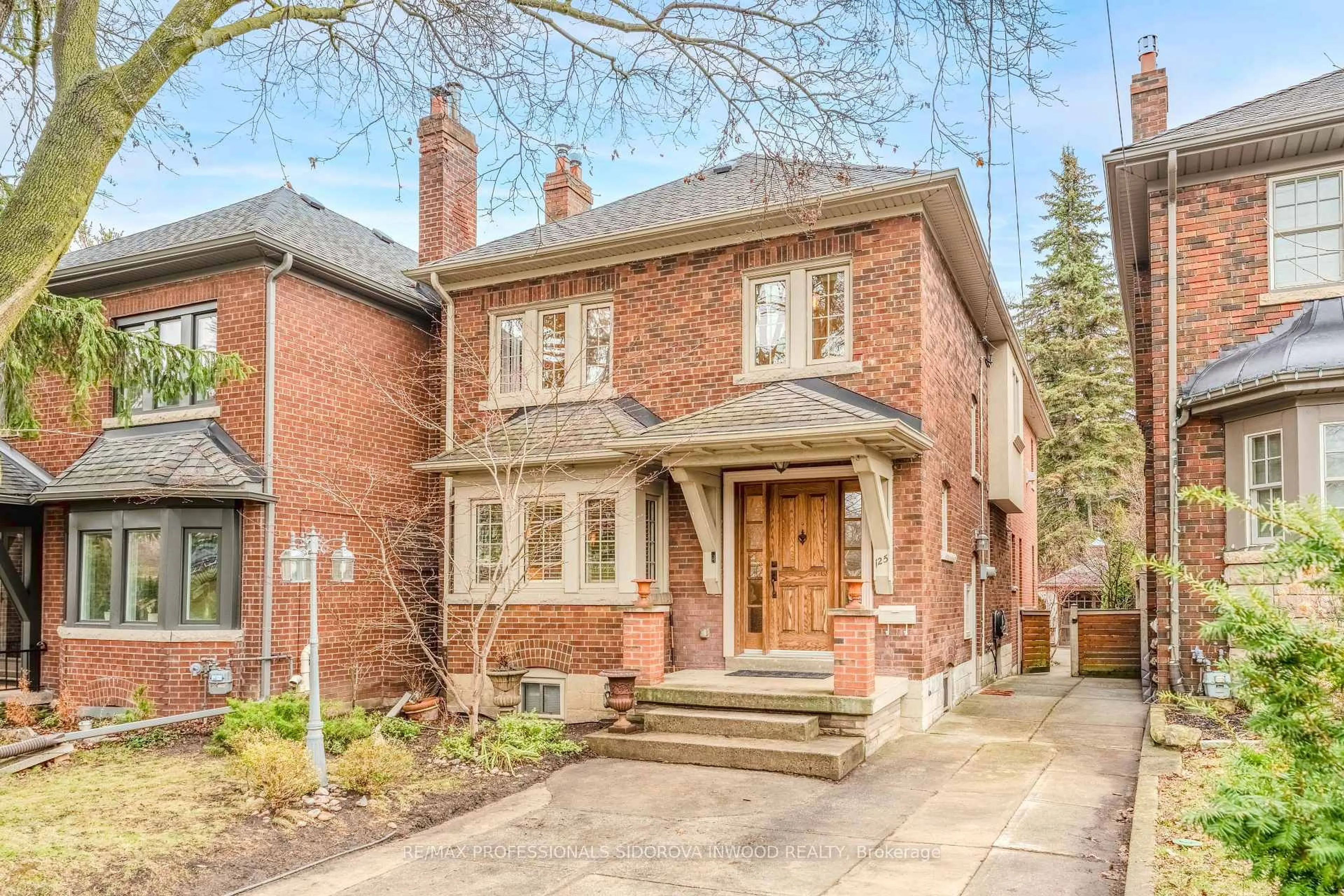 Home with brick exterior material, street for 125 Glendonwynne Rd, Toronto Ontario M6P 3E7