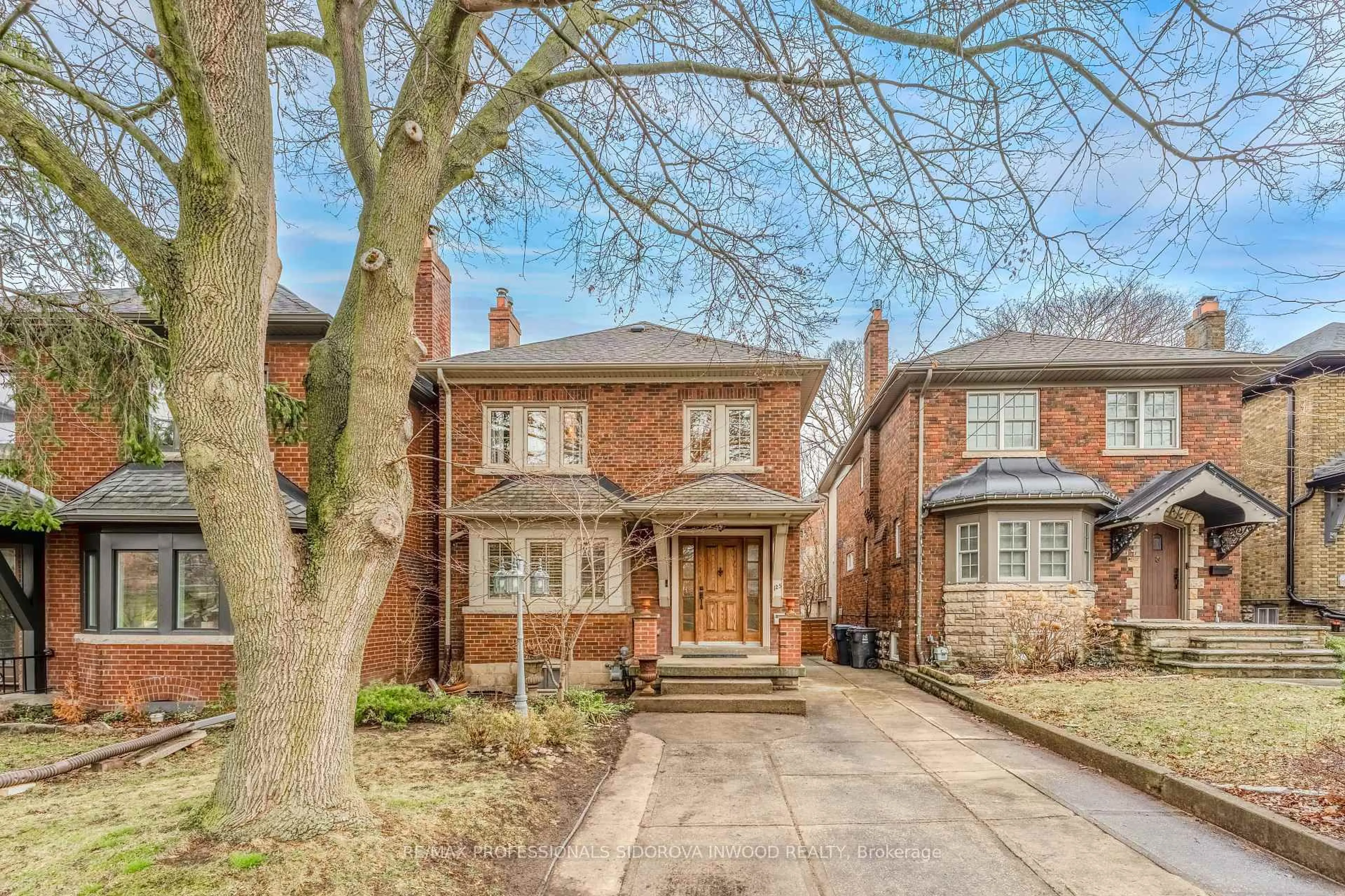 Home with brick exterior material, street for 125 Glendonwynne Rd, Toronto Ontario M6P 3E7