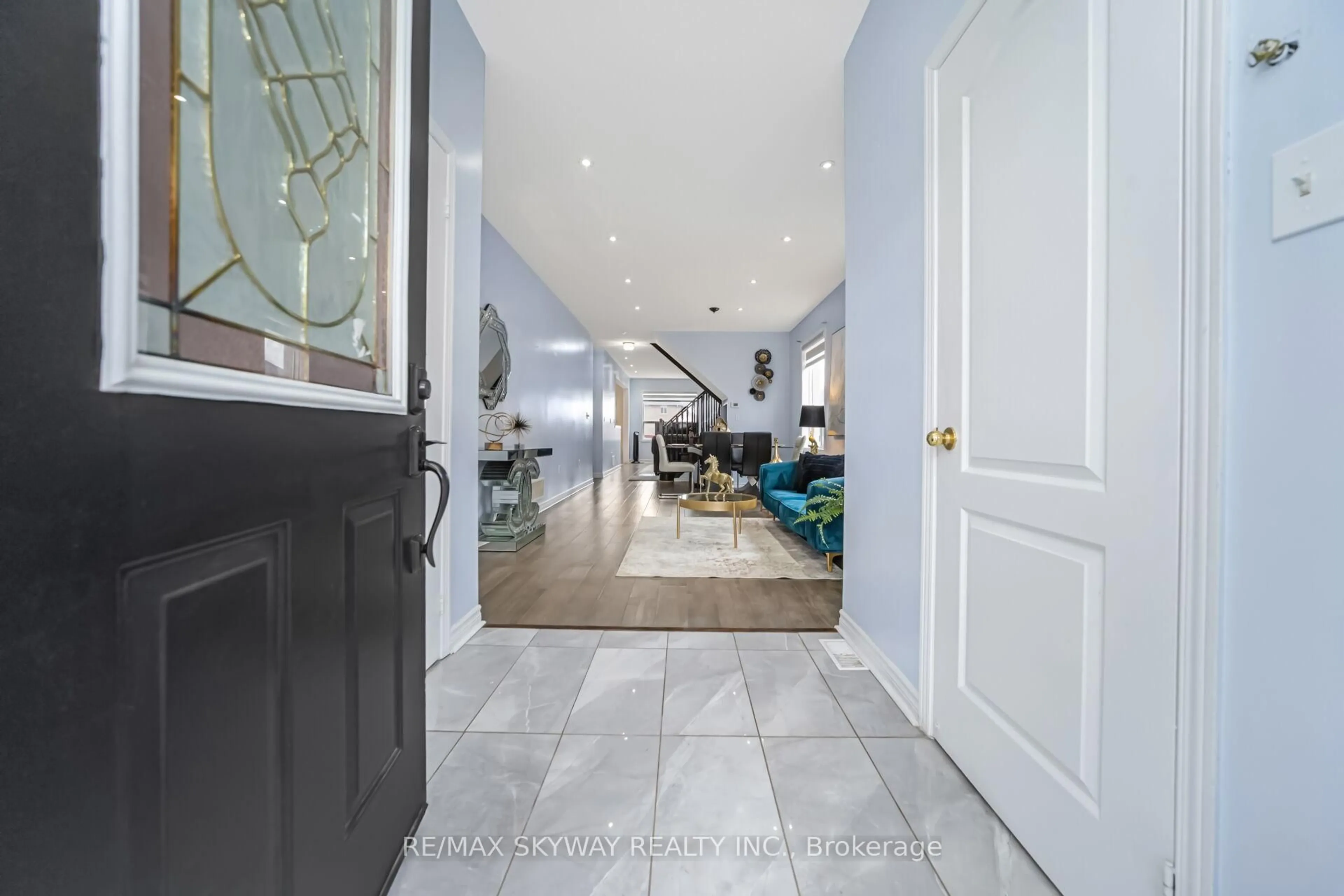 Indoor entryway for 54 Sled Dog Rd, Brampton Ontario L6R 0J7