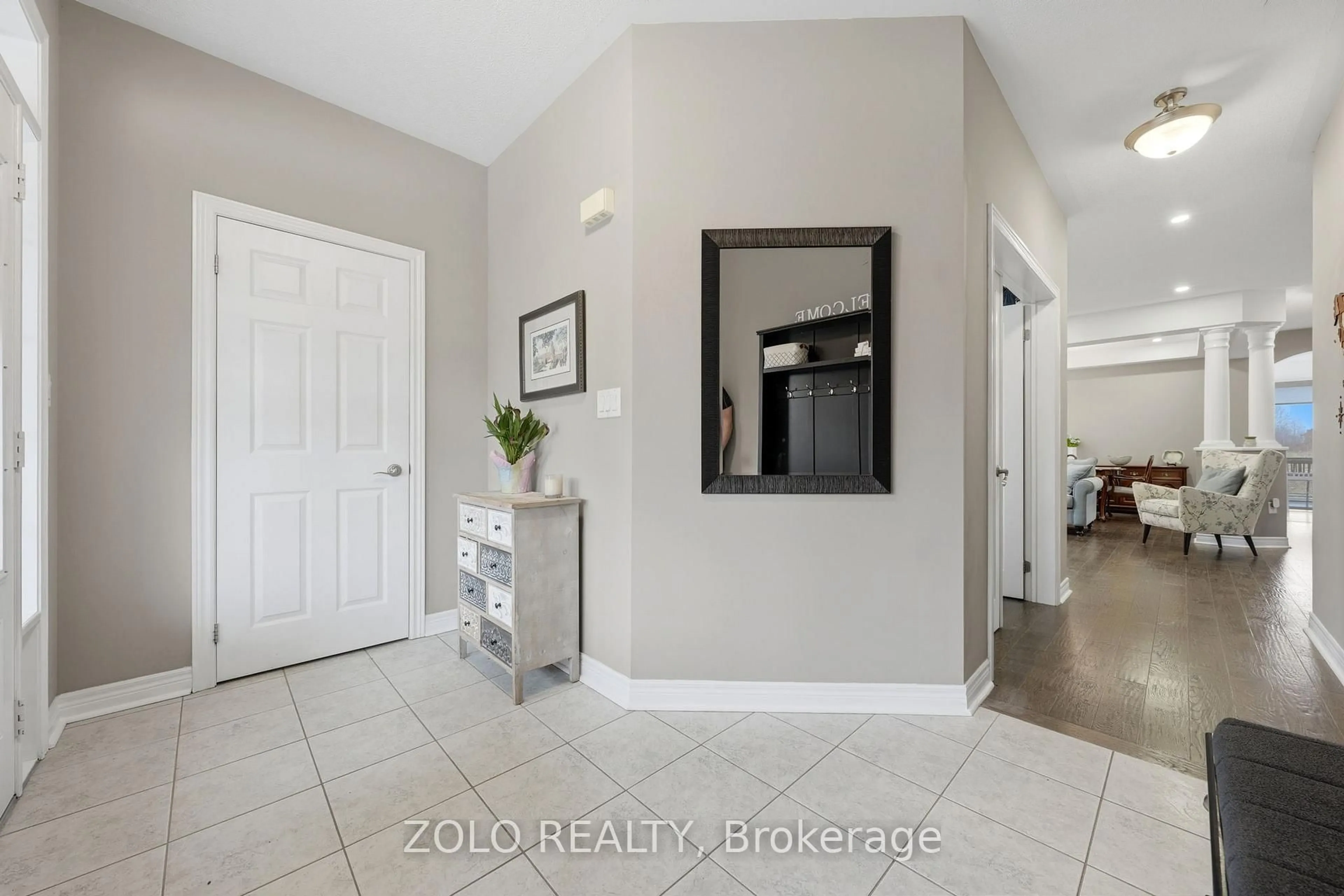 Indoor entryway for 25 Twistleton St, Caledon Ontario L7C 3V9