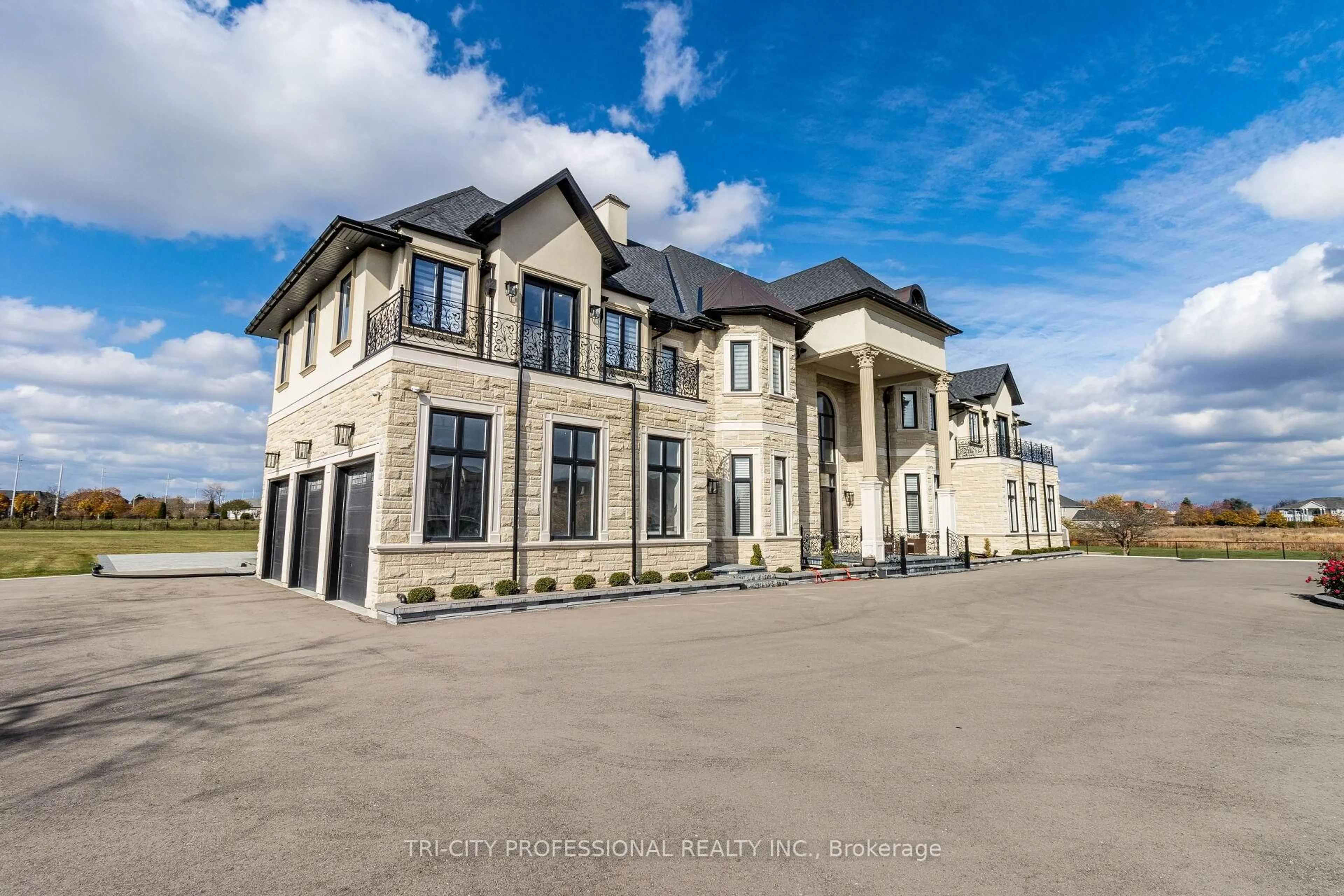 A pic from outside/outdoor area/front of a property/back of a property/a pic from drone, building for 27 Morris Crt, Brampton Ontario L6P 0G7