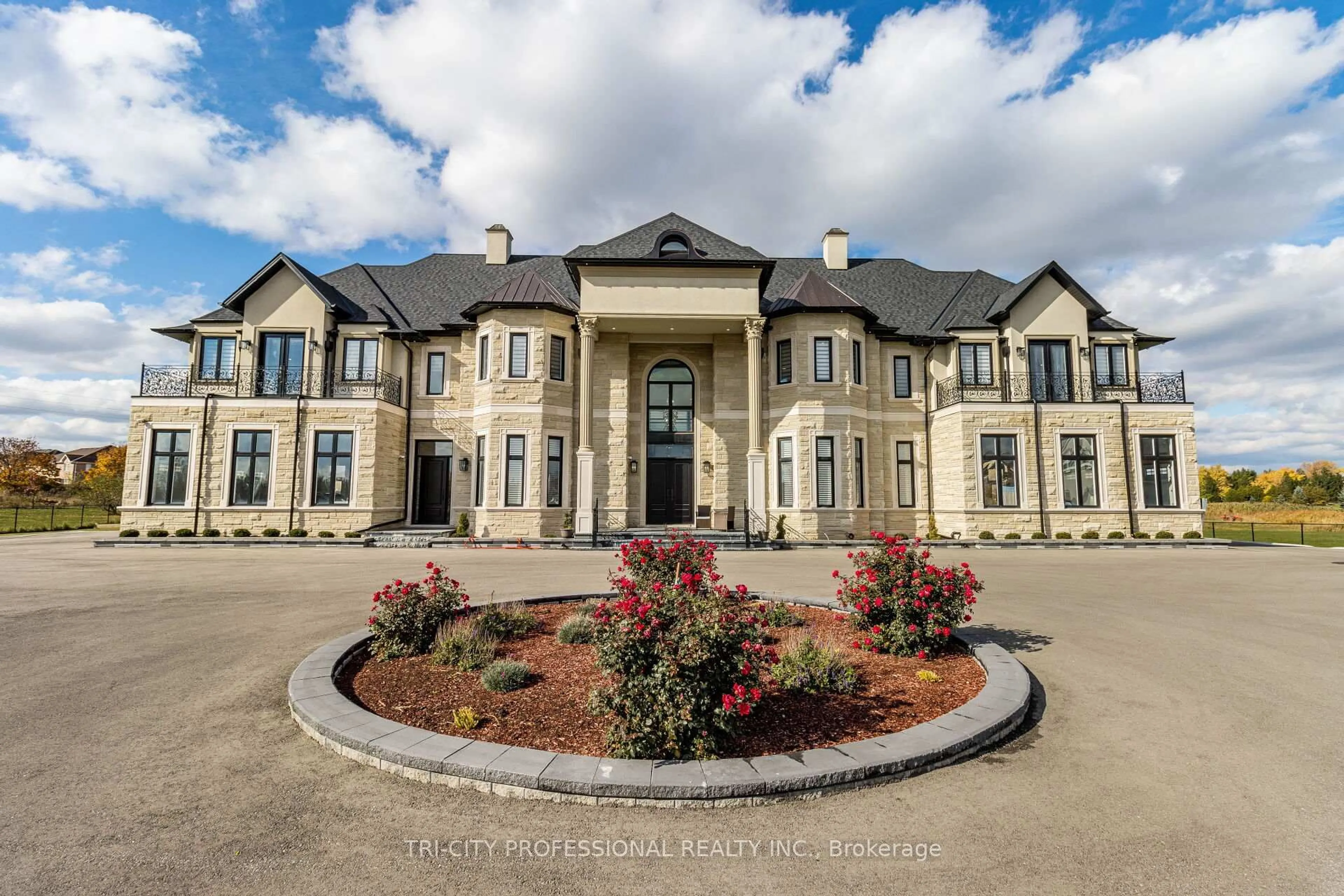 Unknown for 27 Morris Crt, Brampton Ontario L6P 0G7