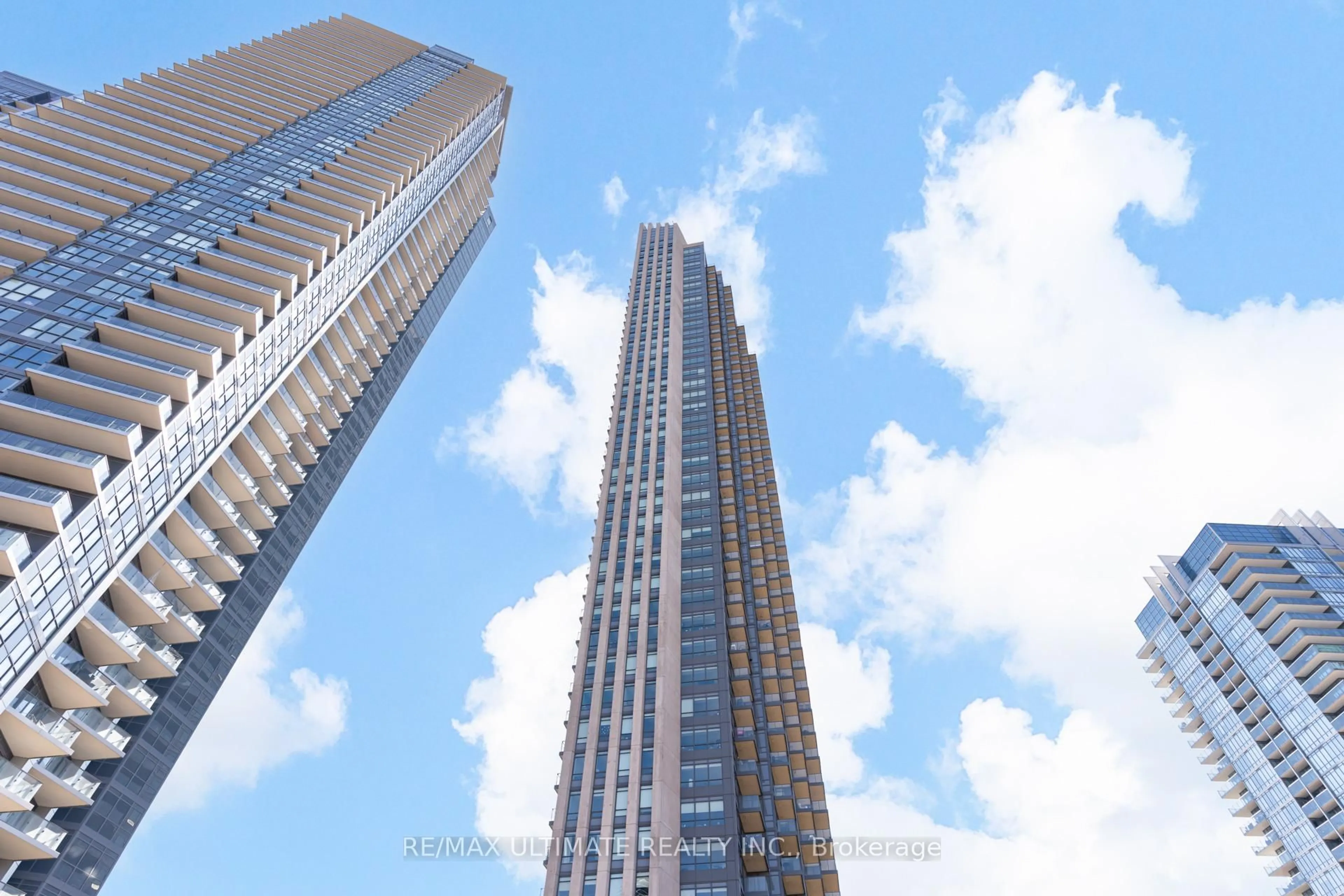 A pic from outside/outdoor area/front of a property/back of a property/a pic from drone, building for 36 Park Lawn Rd #203, Toronto Ontario M8V 0E5