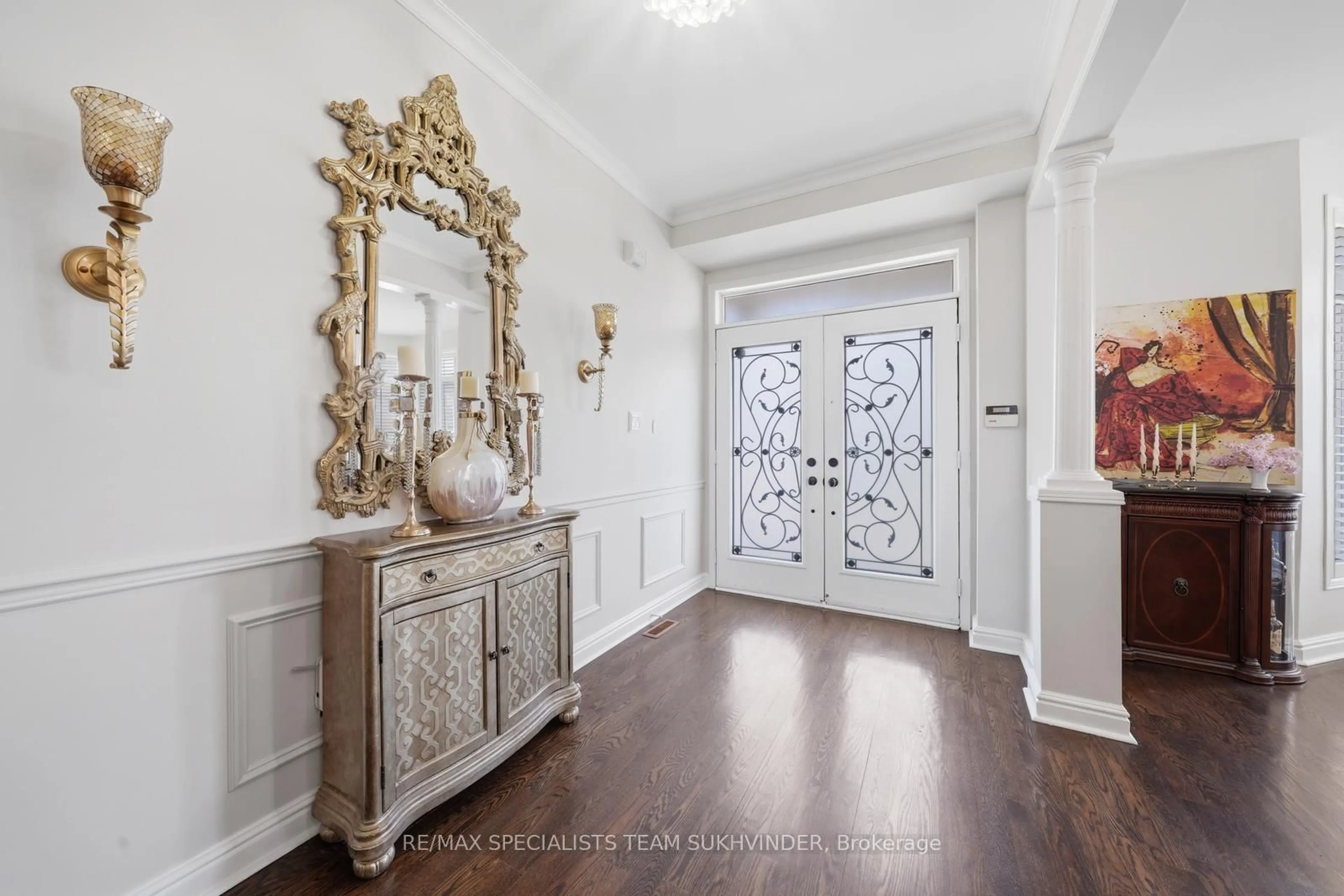 Indoor entryway for 7148 Lowville Hts, Mississauga Ontario L5N 8E6