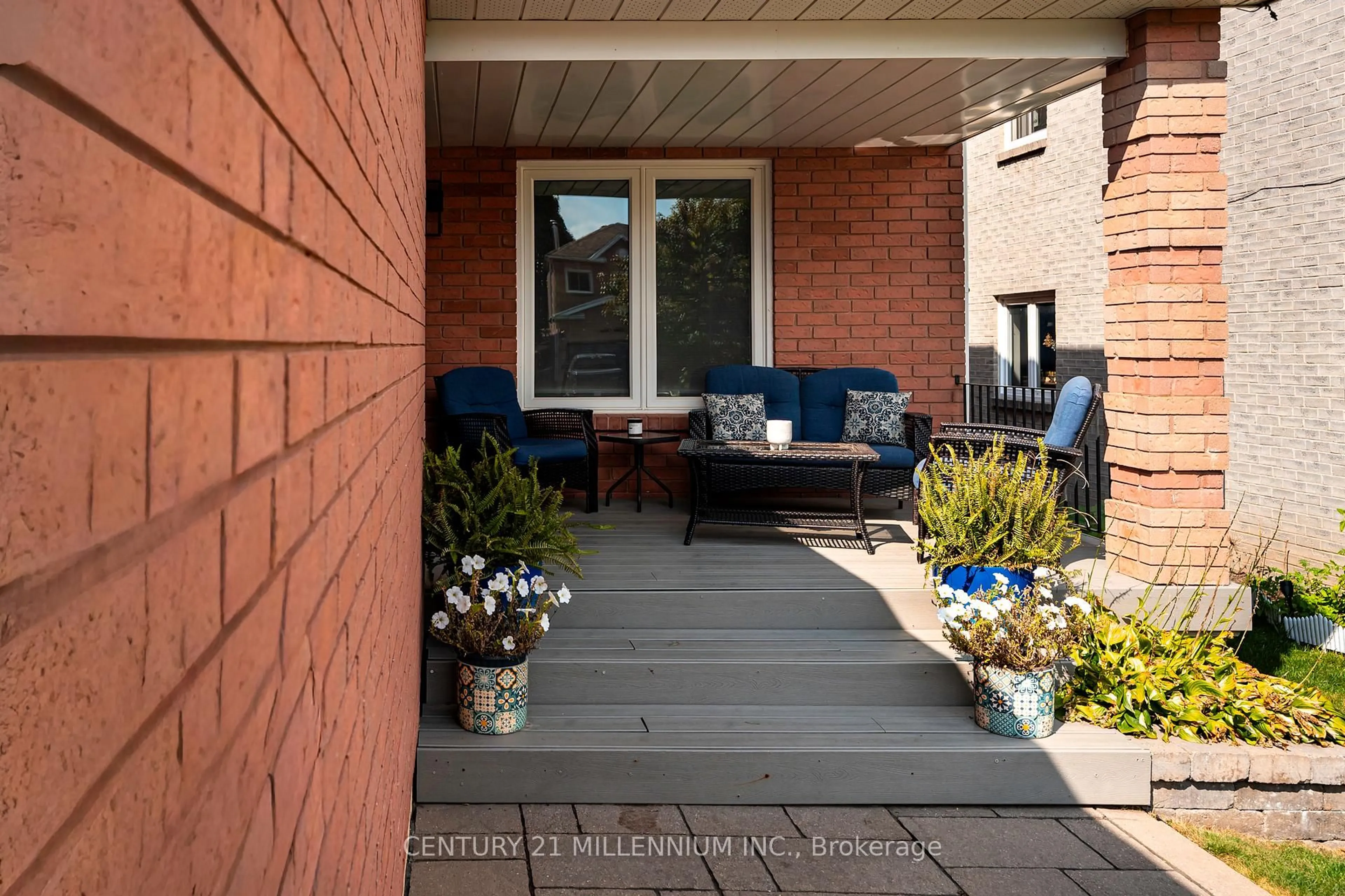 Patio, street for 174 Lisa Marie Dr, Orangeville Ontario L9W 4P7
