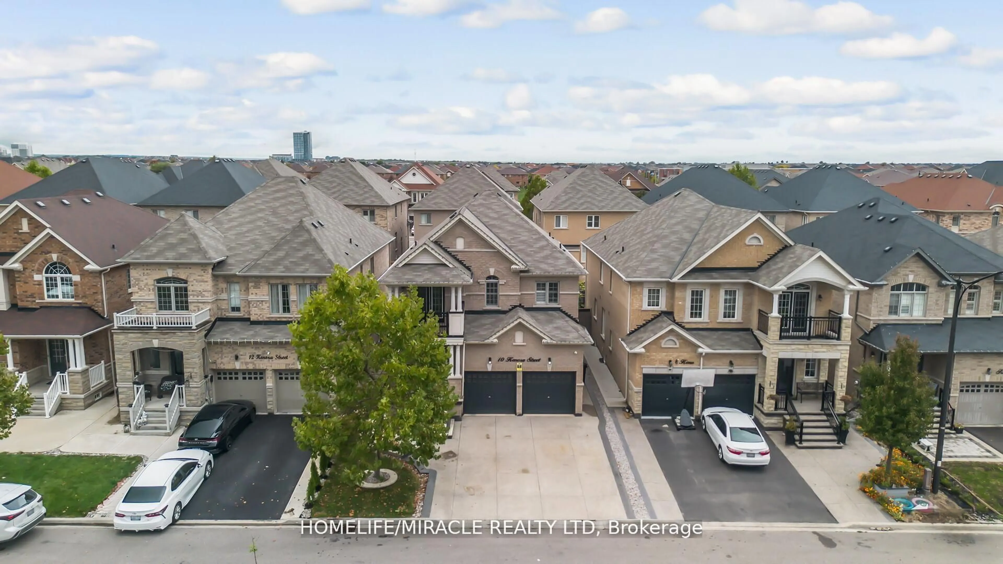A pic from outside/outdoor area/front of a property/back of a property/a pic from drone, street for 10 Kenora St, Brampton Ontario L6X 5N8