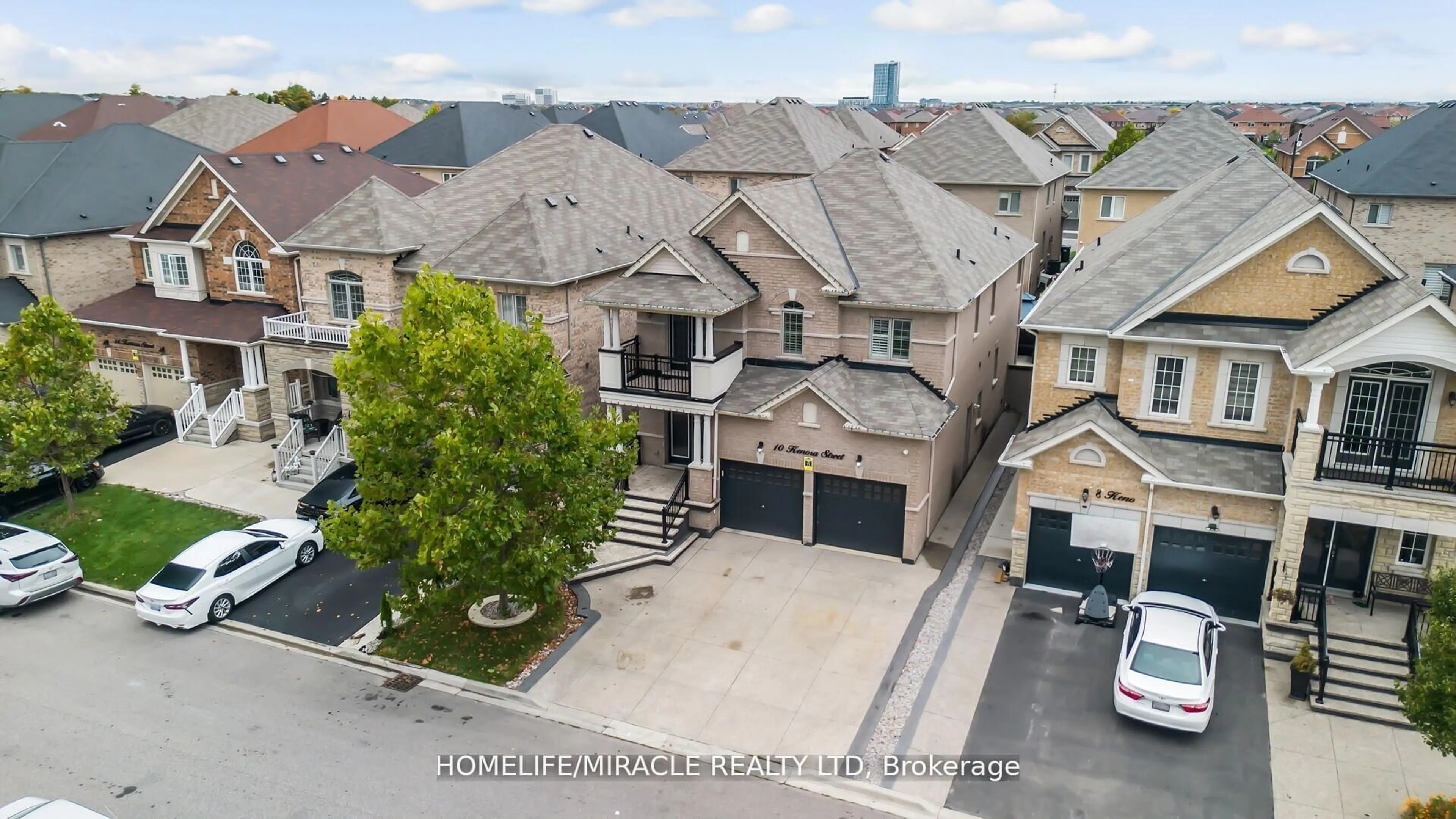 A pic from outside/outdoor area/front of a property/back of a property/a pic from drone, street for 10 Kenora St, Brampton Ontario L6X 5N8