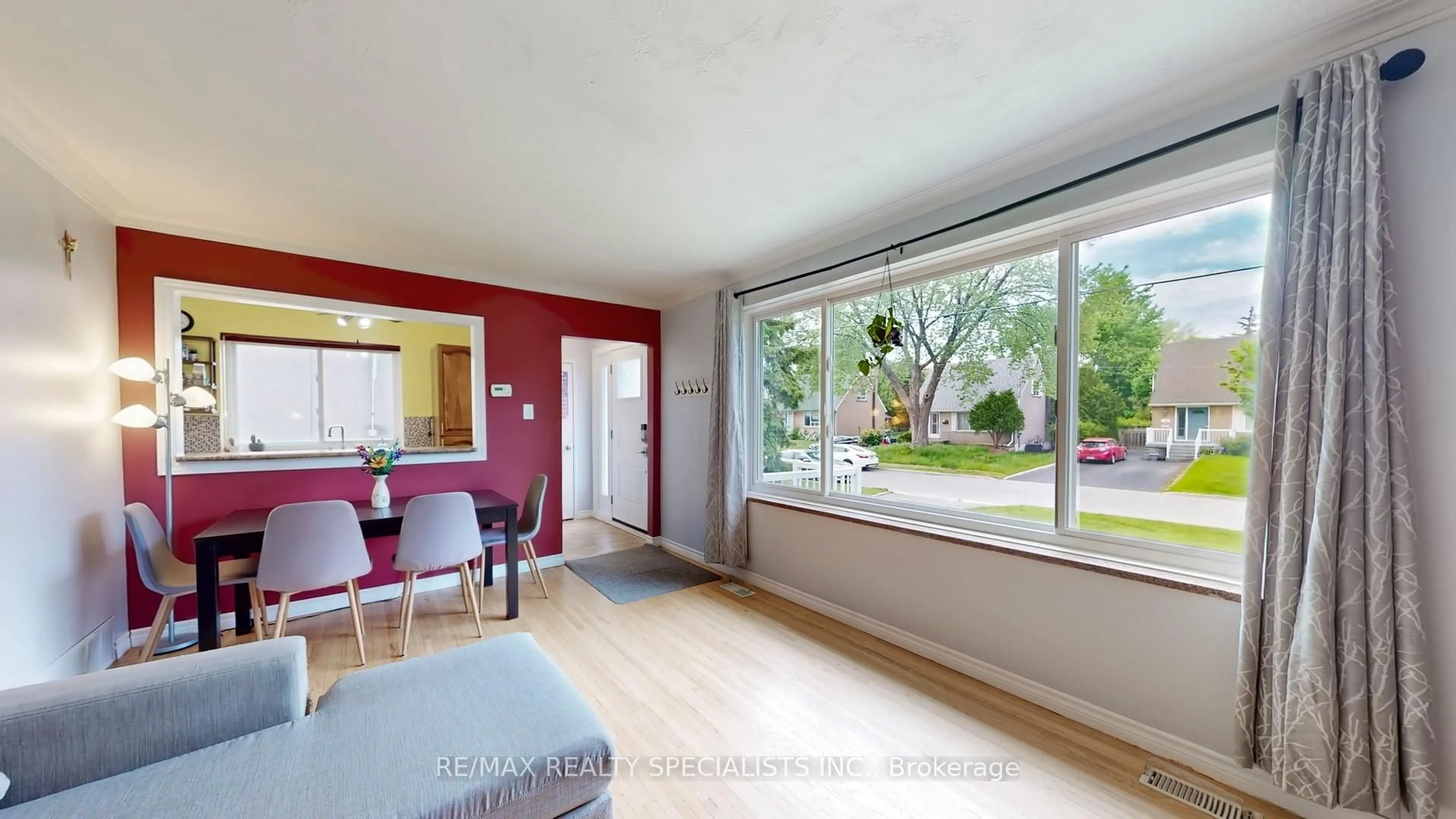 Dining room, wood/laminate floor for 3392 Sonja Rd, Mississauga Ontario L4T 1R1