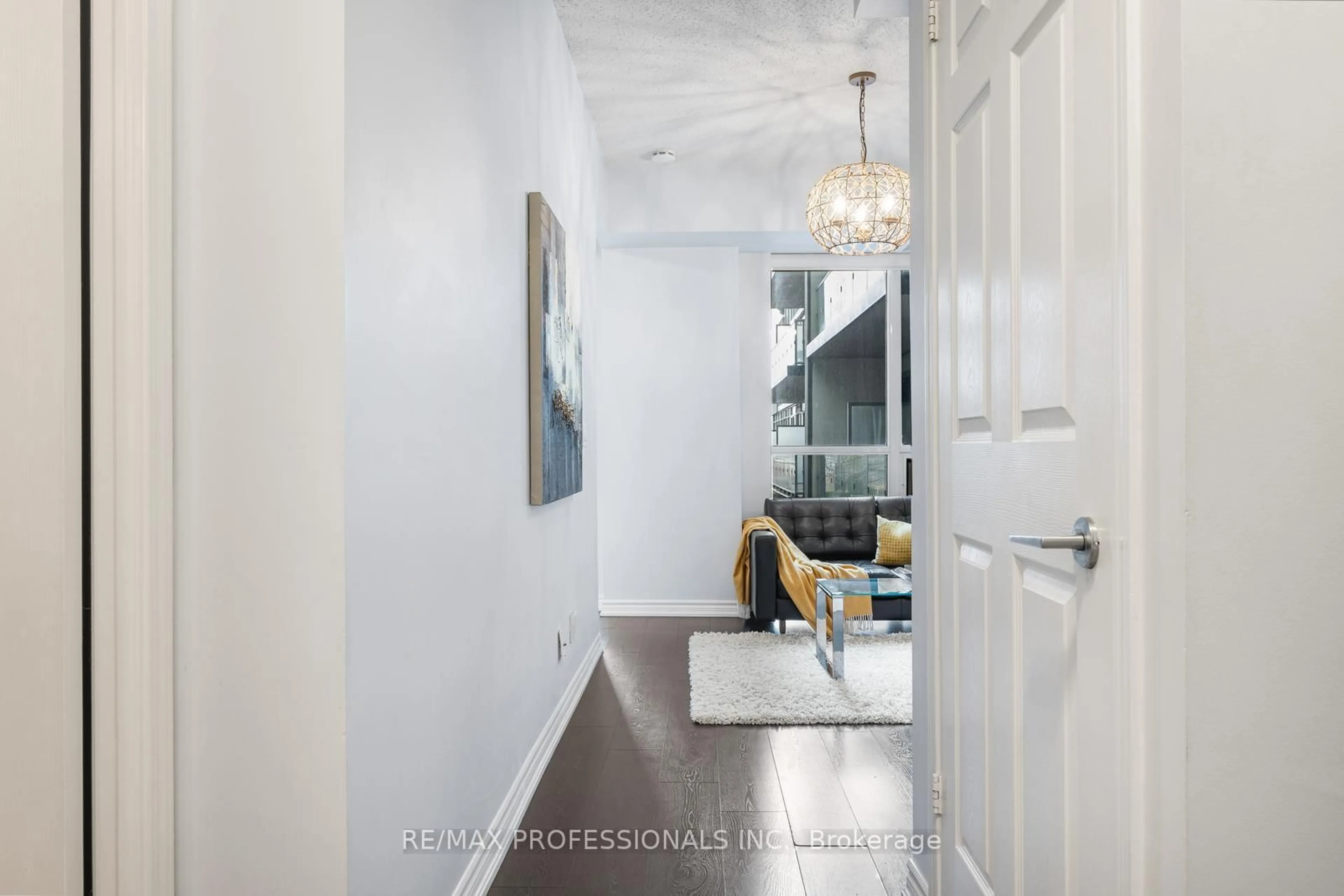 Indoor entryway for 15 James Finlay Way #723, Toronto Ontario M3M 0B3