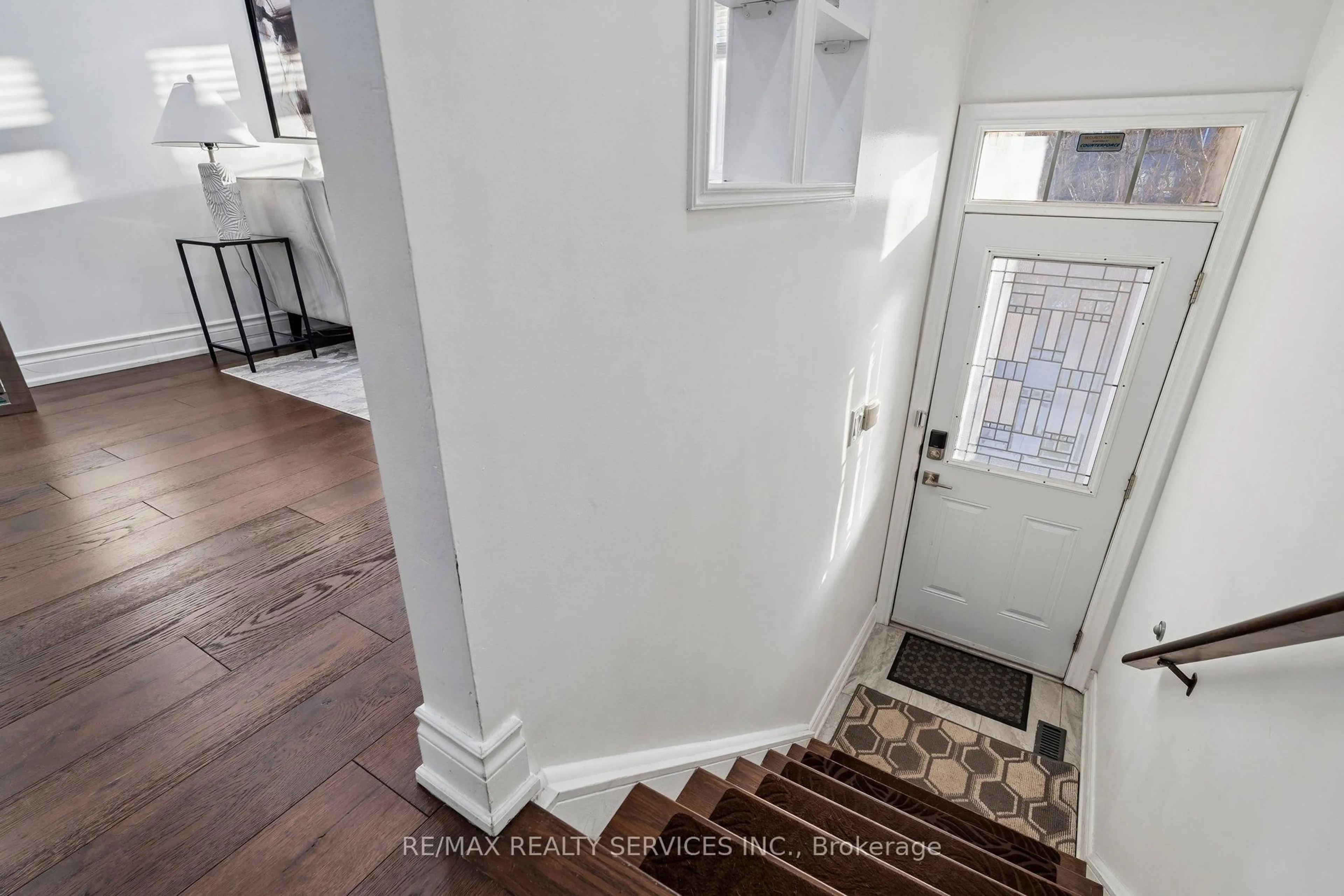 Indoor entryway for 131 Charlton Settlement Ave, Toronto Ontario M6M 5L5