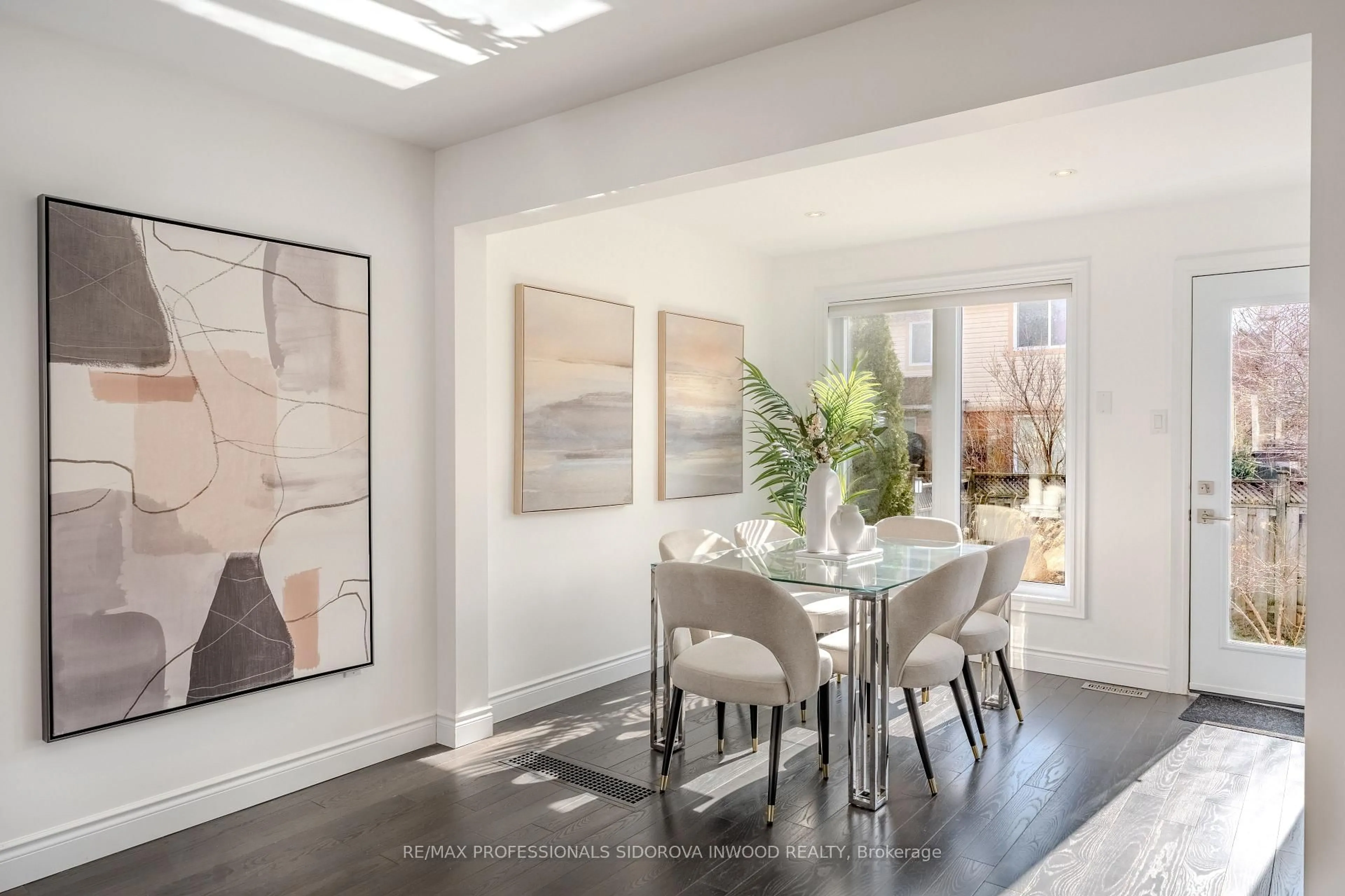 Dining room, unknown for 2218 Bluegrass Lane, Burlington Ontario L7L 6L5