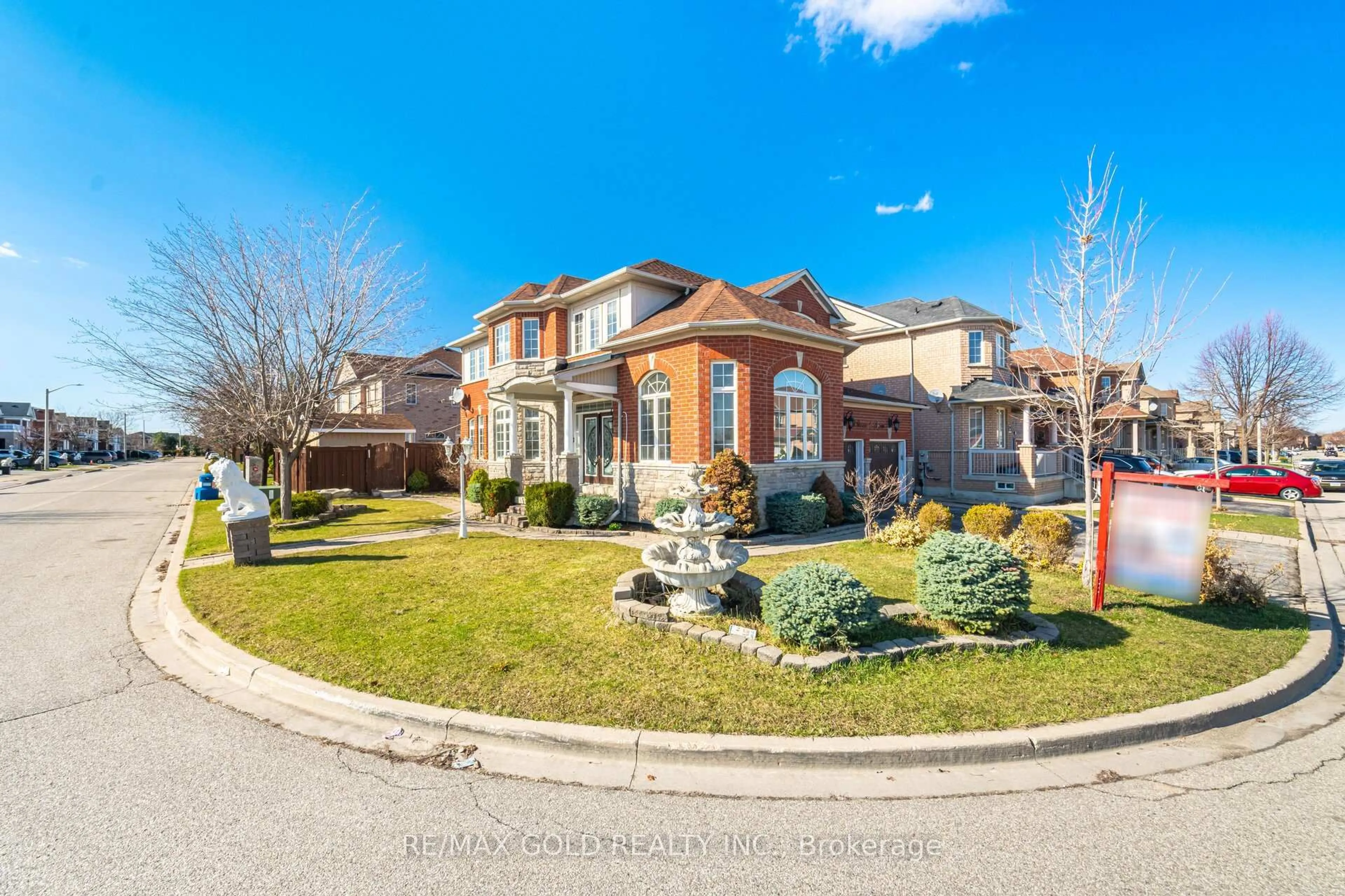 A pic from outside/outdoor area/front of a property/back of a property/a pic from drone, street for 26 Gorevale Dr, Brampton Ontario L6P 1N9