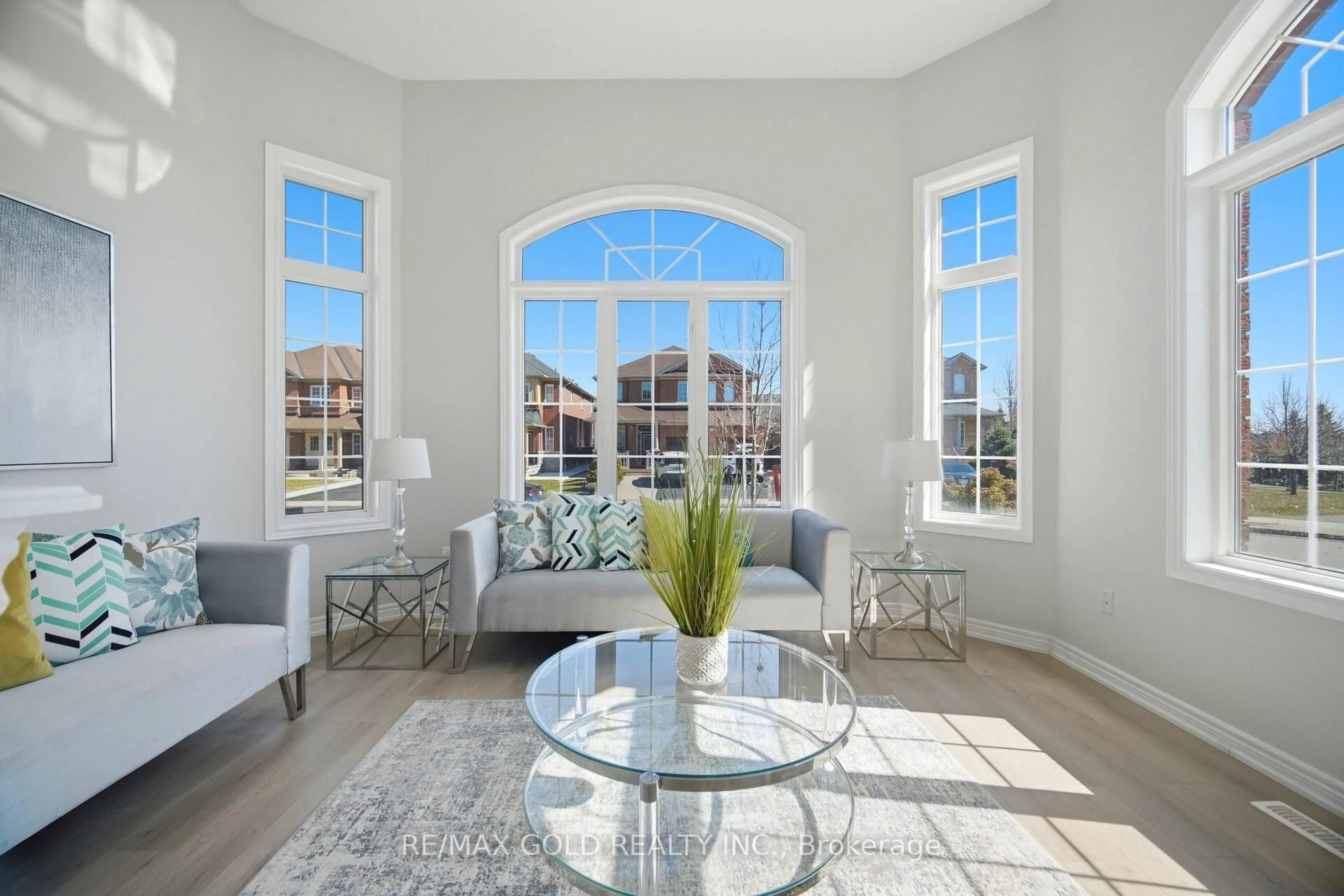 Living room with furniture, unknown for 26 Gorevale Dr, Brampton Ontario L6P 1N9