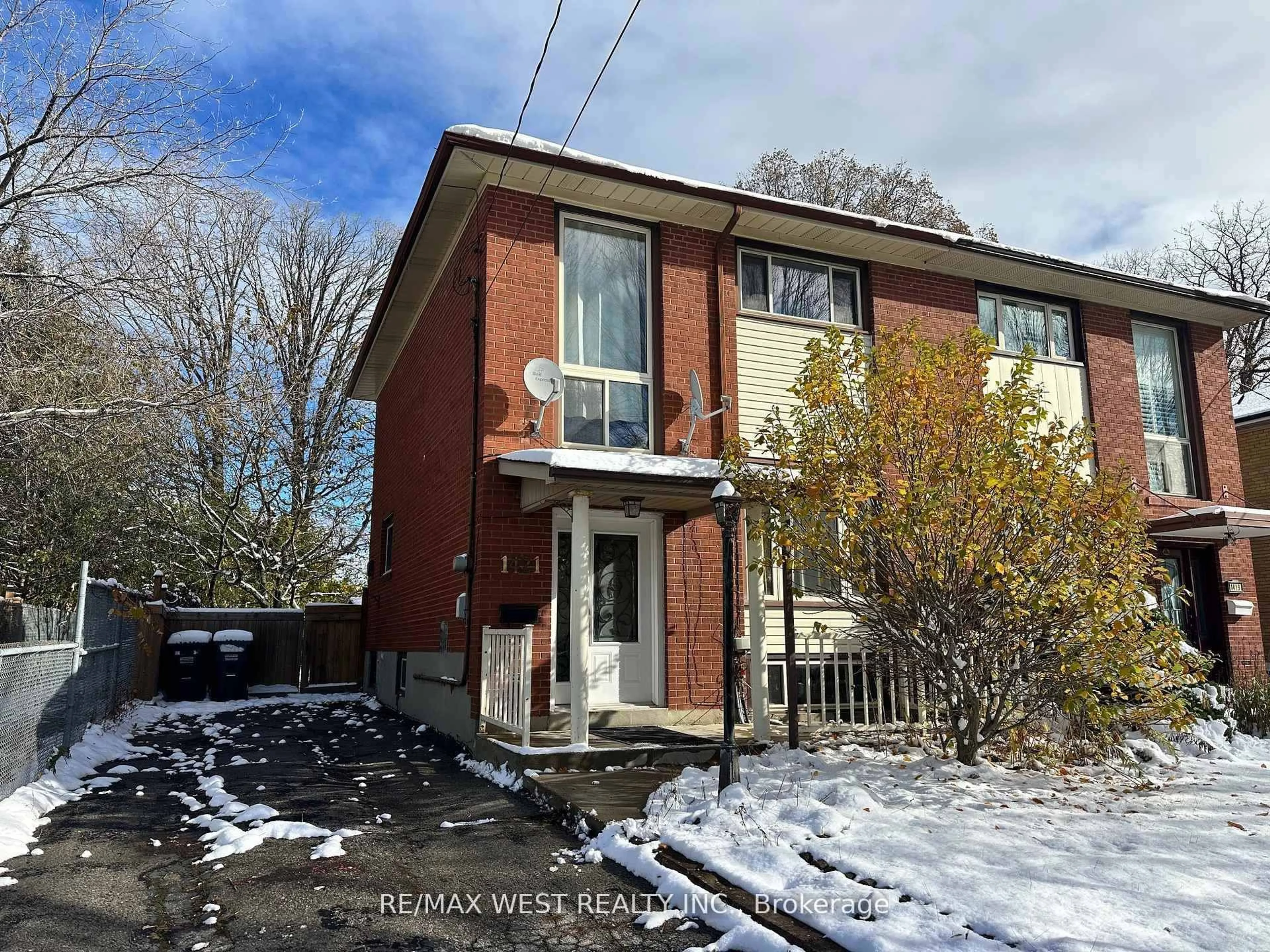 Home with brick exterior material, street for 1421 Freeport Dr, Mississauga Ontario L5C 1S5