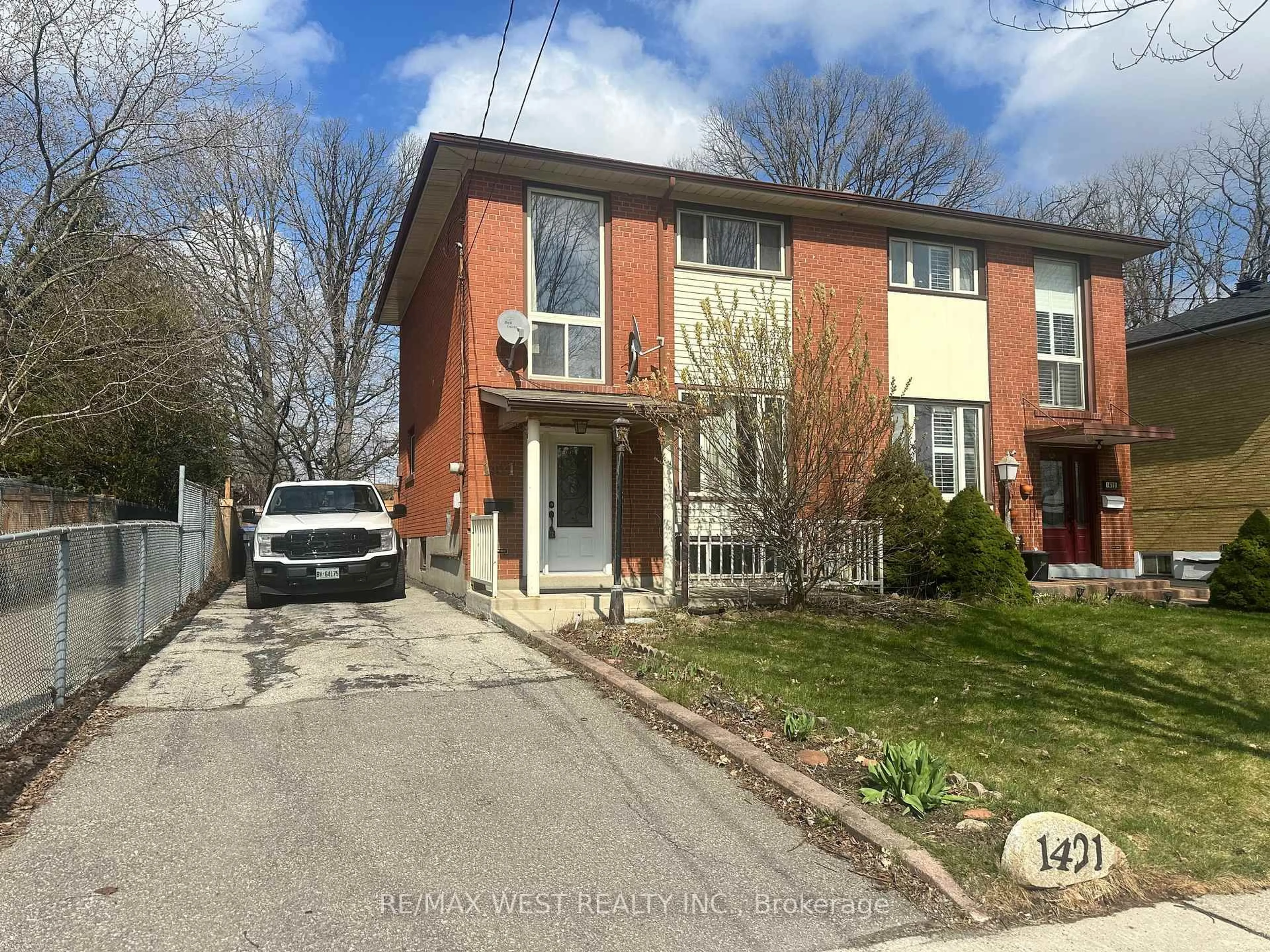 Home with brick exterior material, street for 1421 Freeport Dr, Mississauga Ontario L5C 1S5